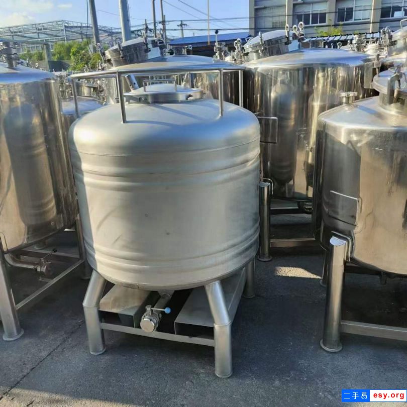 轉(zhuǎn)讓二手壓力儲罐 500L-800L共130臺封頭儲罐