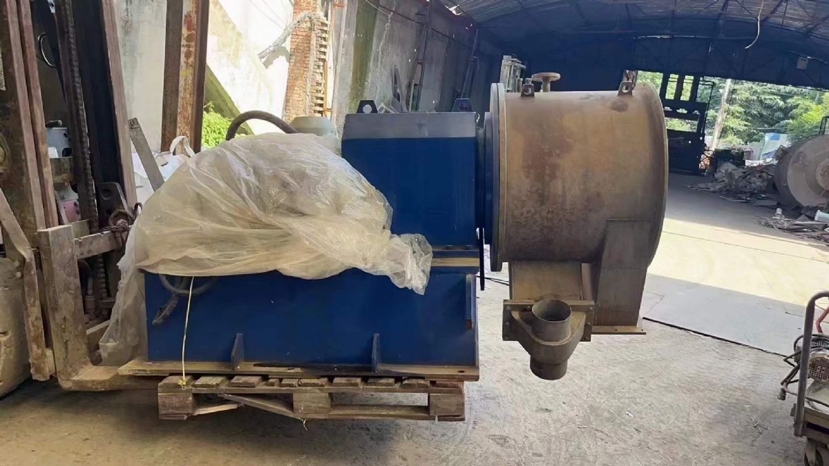 转让二手双机推料离心机 一台400型钛材双机推料离心机