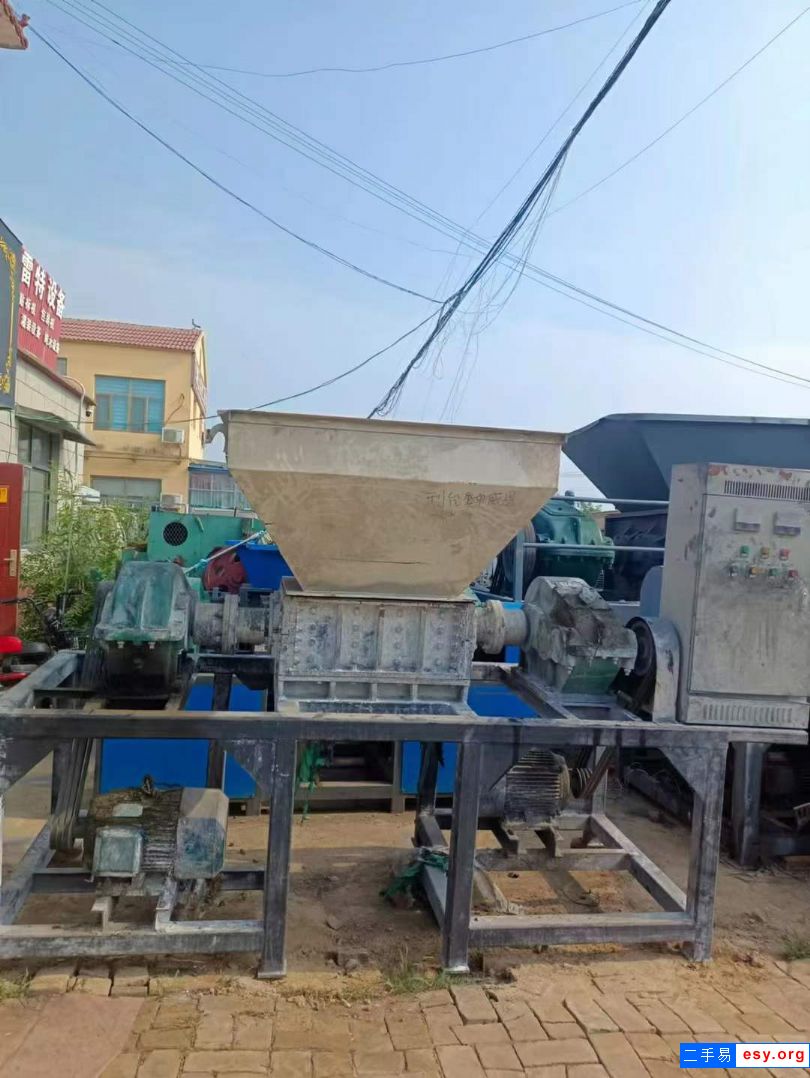 轉(zhuǎn)讓二手撕碎機 一臺650型福利產(chǎn)重型撕碎機