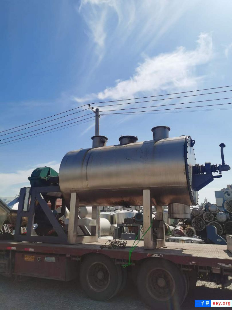 出售二手真空干燥機(jī) 一臺5000L內(nèi)部軸加熱耙式干燥機(jī)