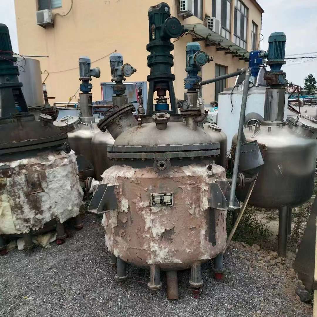 轉讓二手不銹鋼反應釜 兩臺500L外加套內盤管電加熱反應釜