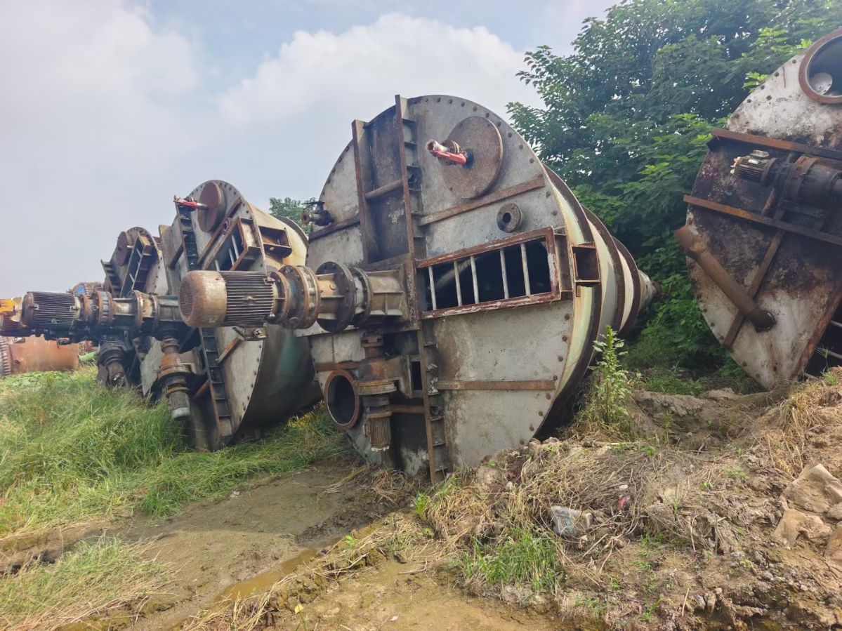 轉(zhuǎn)讓二手錐形混合機(jī) 三臺(tái)容積15立方三螺旋不銹鋼錐形混合機(jī)