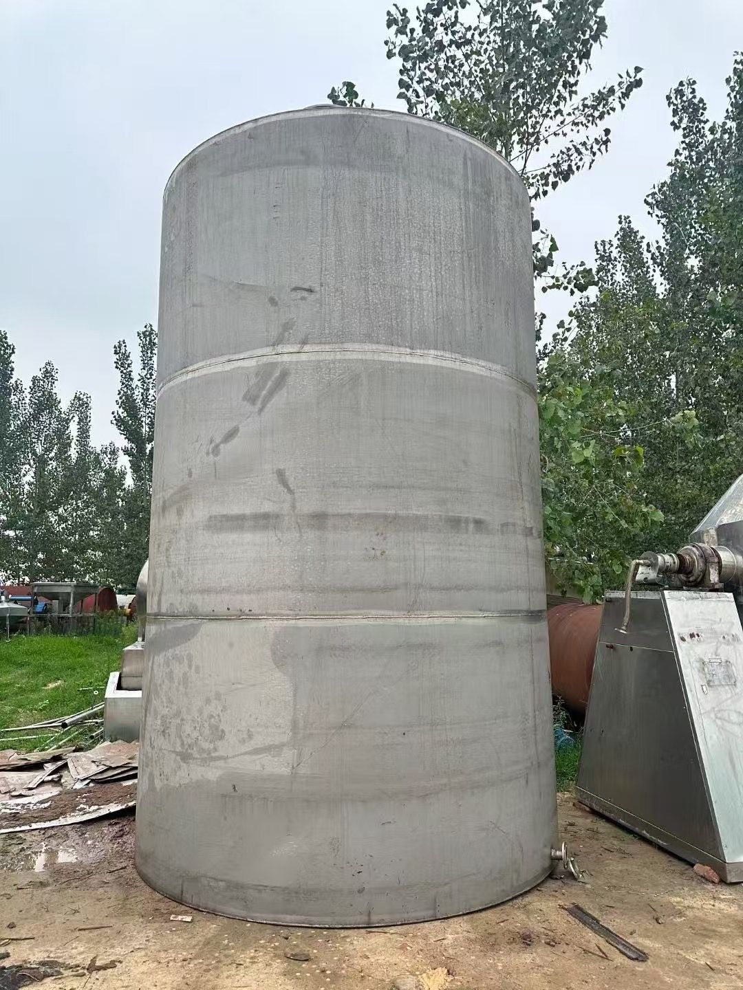 轉(zhuǎn)讓二手不銹鋼儲罐 兩臺容積30立方壁厚4mm立式不銹鋼儲罐
