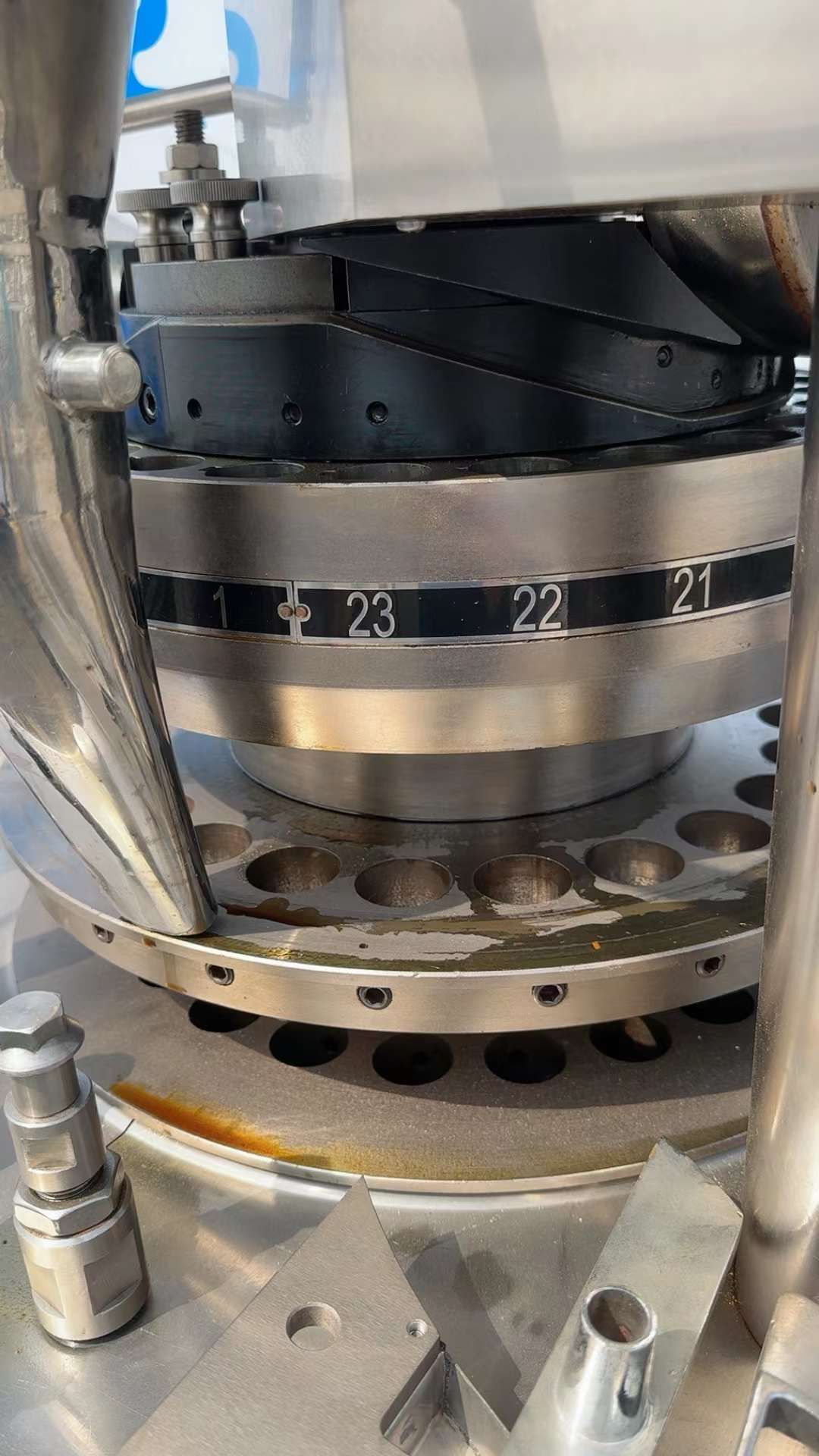 轉(zhuǎn)讓二手旋轉(zhuǎn)壓片機(jī) 一套23沖上海天祥高速壓片機(jī)
