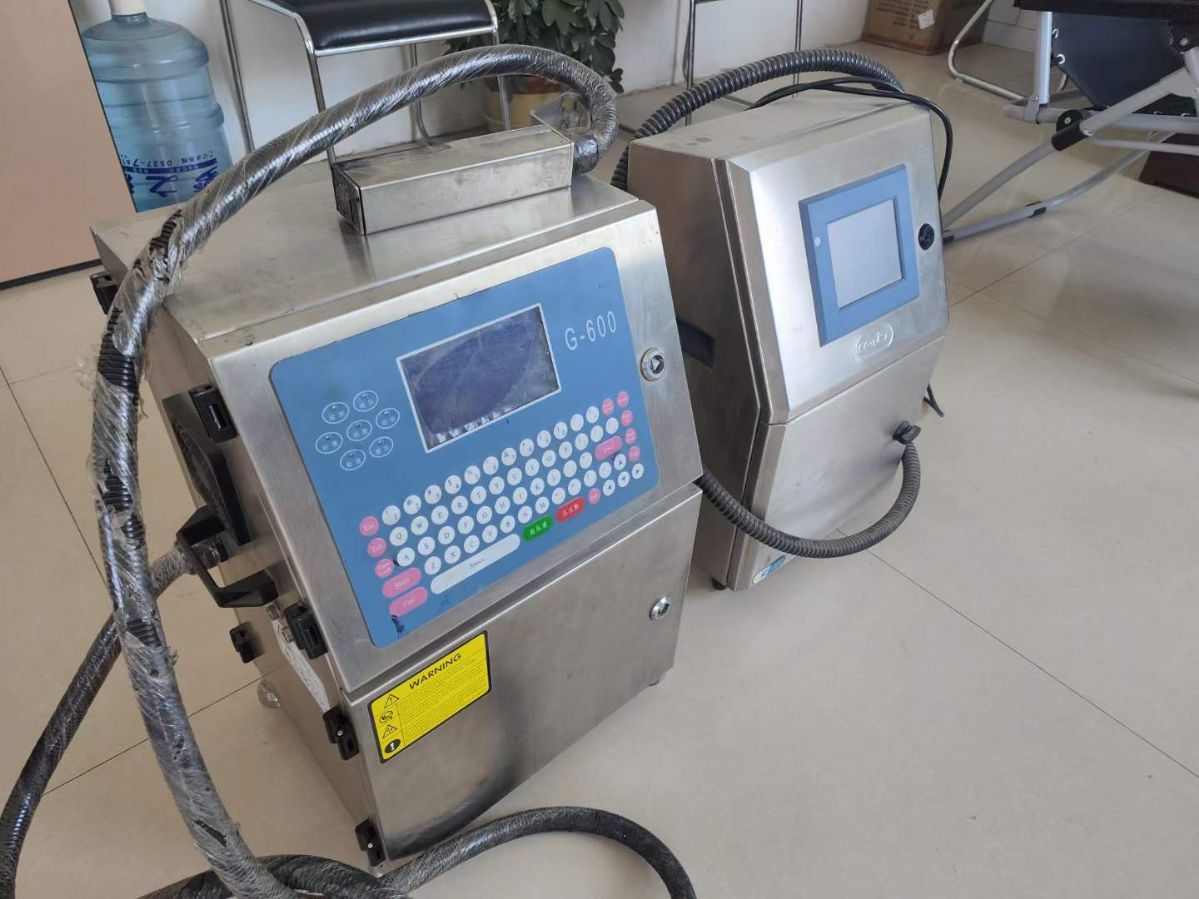 轉(zhuǎn)讓二手油墨噴碼機(jī) 兩臺(tái)油墨噴碼機(jī) 噴碼清晰