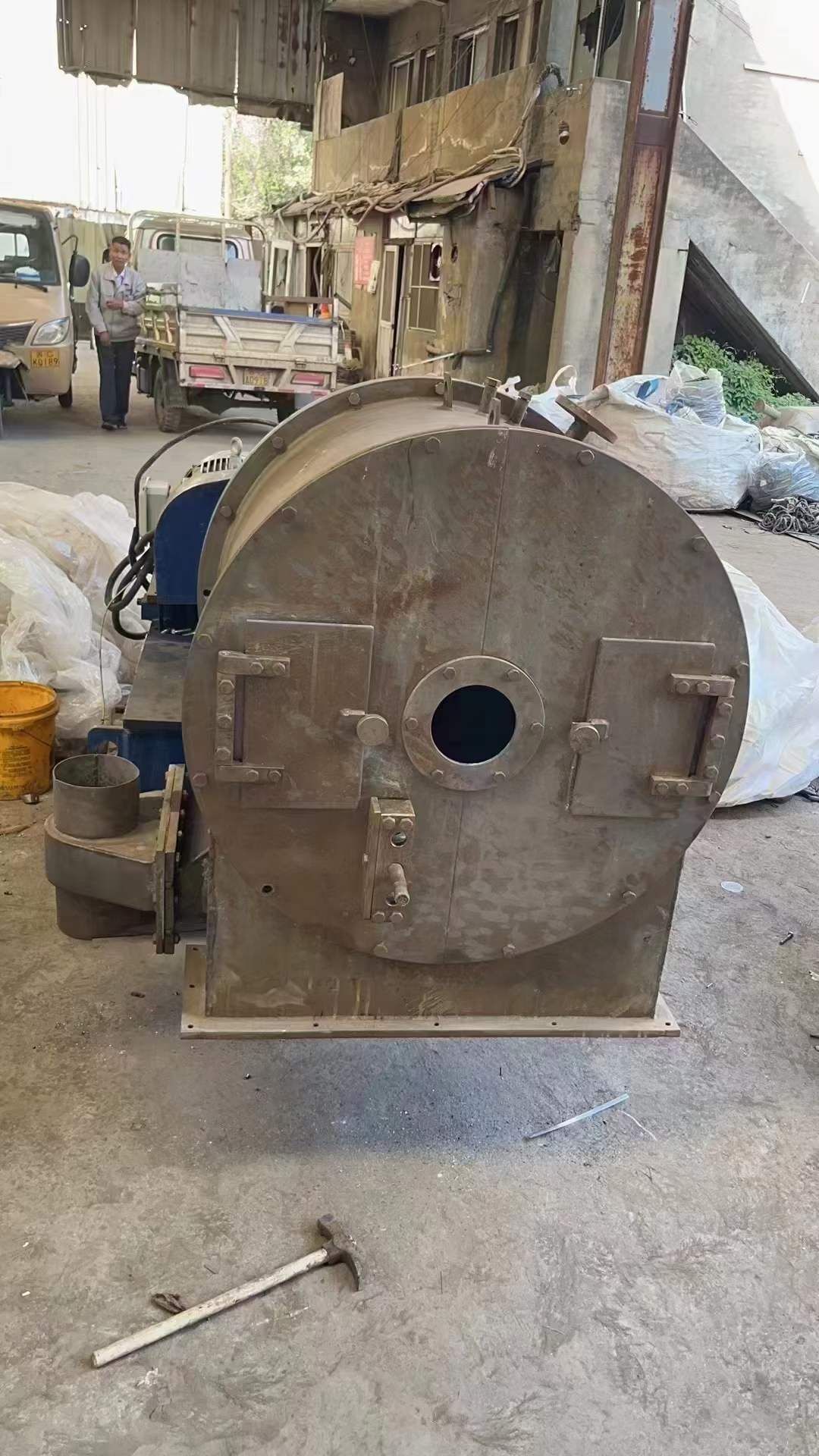 转让二手双机推料离心机 一台400型钛材双机推料离心机