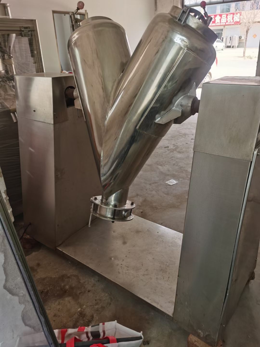 轉(zhuǎn)讓二手V型混合機 一臺容積100L全不銹鋼高效V型混合機