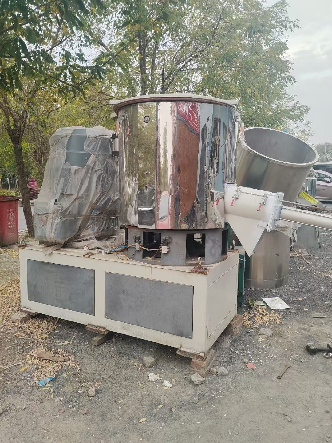 轉(zhuǎn)讓二手高速混合機(jī) 一臺(tái)容積500L電機(jī)132千瓦立式高速混合機(jī)