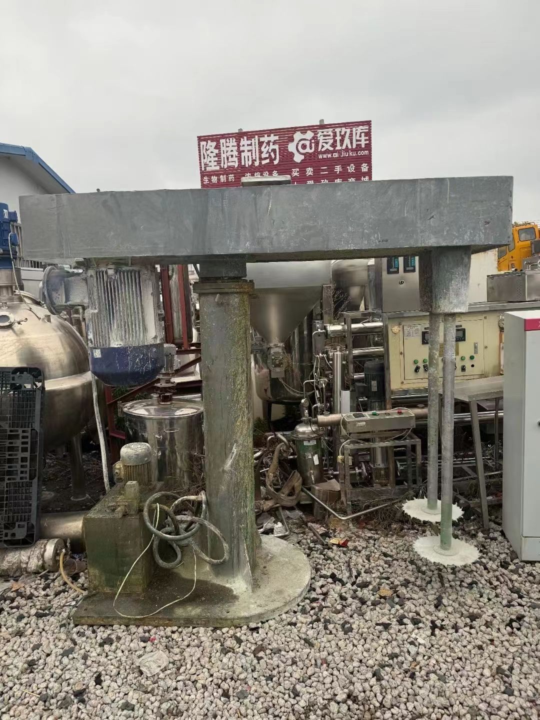 轉(zhuǎn)讓二手高速分散機(jī) 一臺功率30千瓦江陰產(chǎn)雙軸高速變頻分散機(jī)
