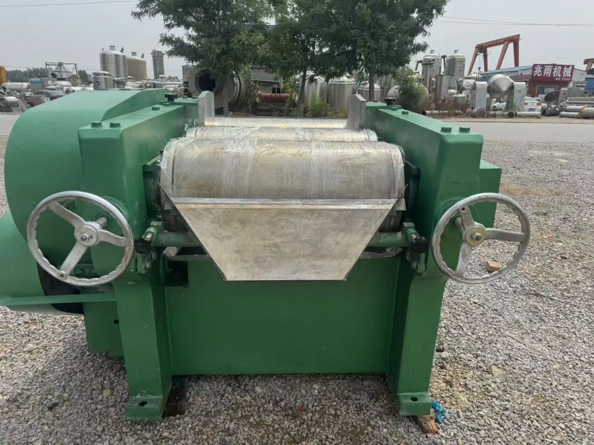 轉(zhuǎn)讓二手三輥研磨機(jī) 一臺(tái)405型常州武進(jìn)八方產(chǎn)三輥研磨機(jī)