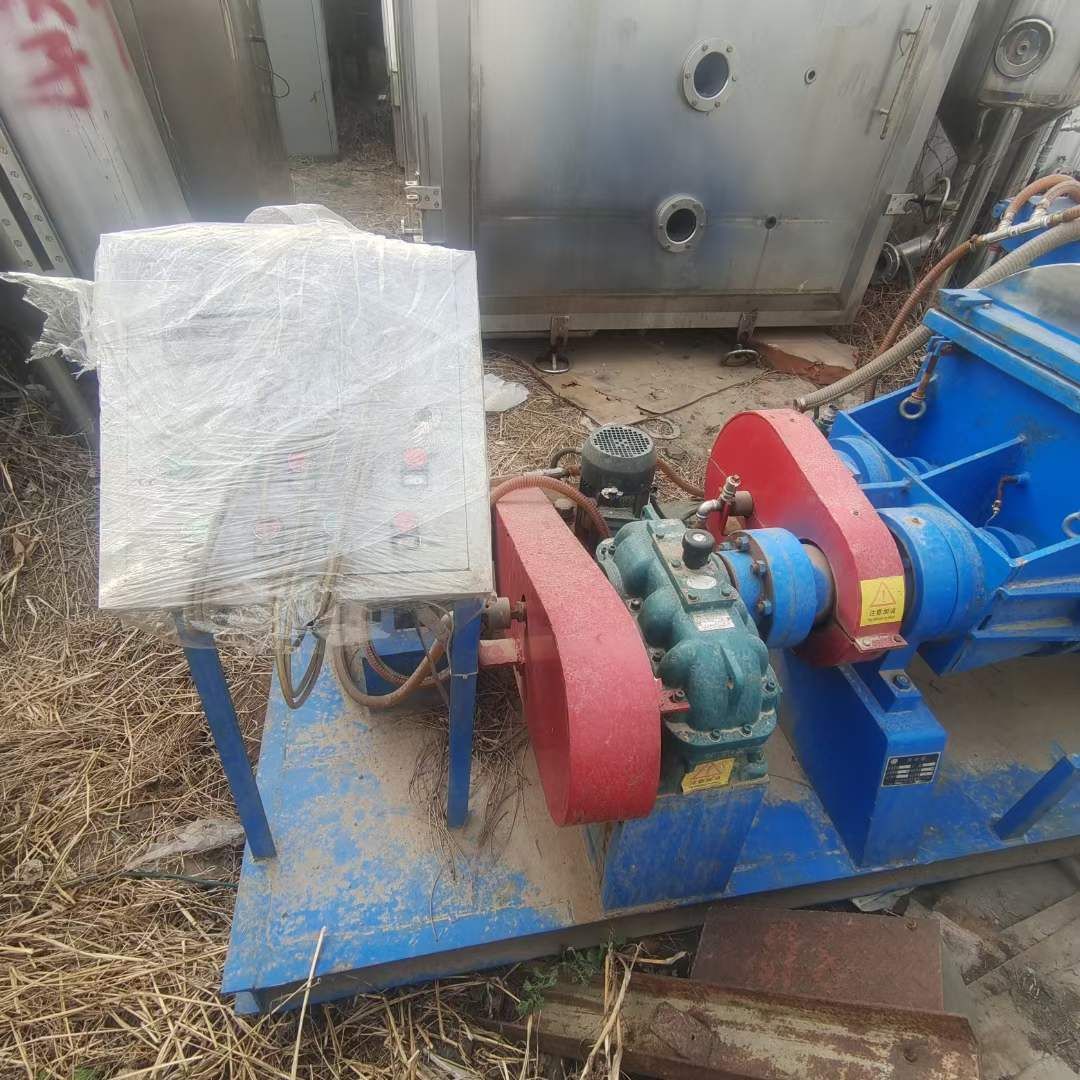 轉(zhuǎn)讓二手真空捏合機(jī) 一臺100L液壓翻缸翻蓋捏合機(jī)