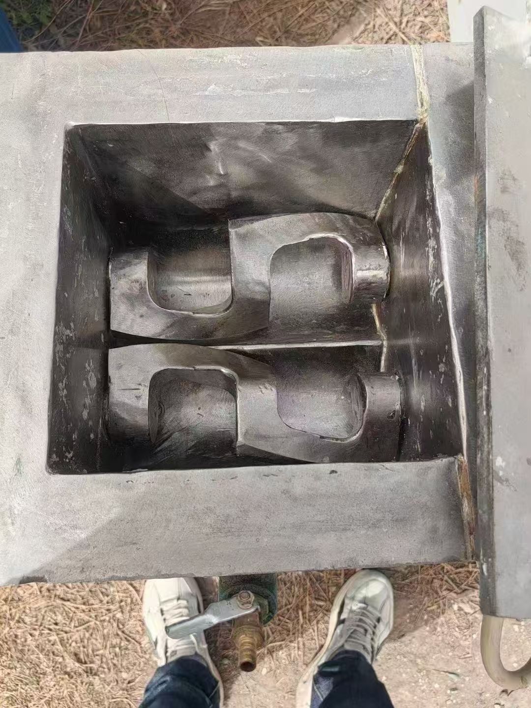 轉(zhuǎn)讓二手捏合機(jī) 一臺(tái)容積5升實(shí)驗(yàn)型普通翻缸捏合機(jī)
