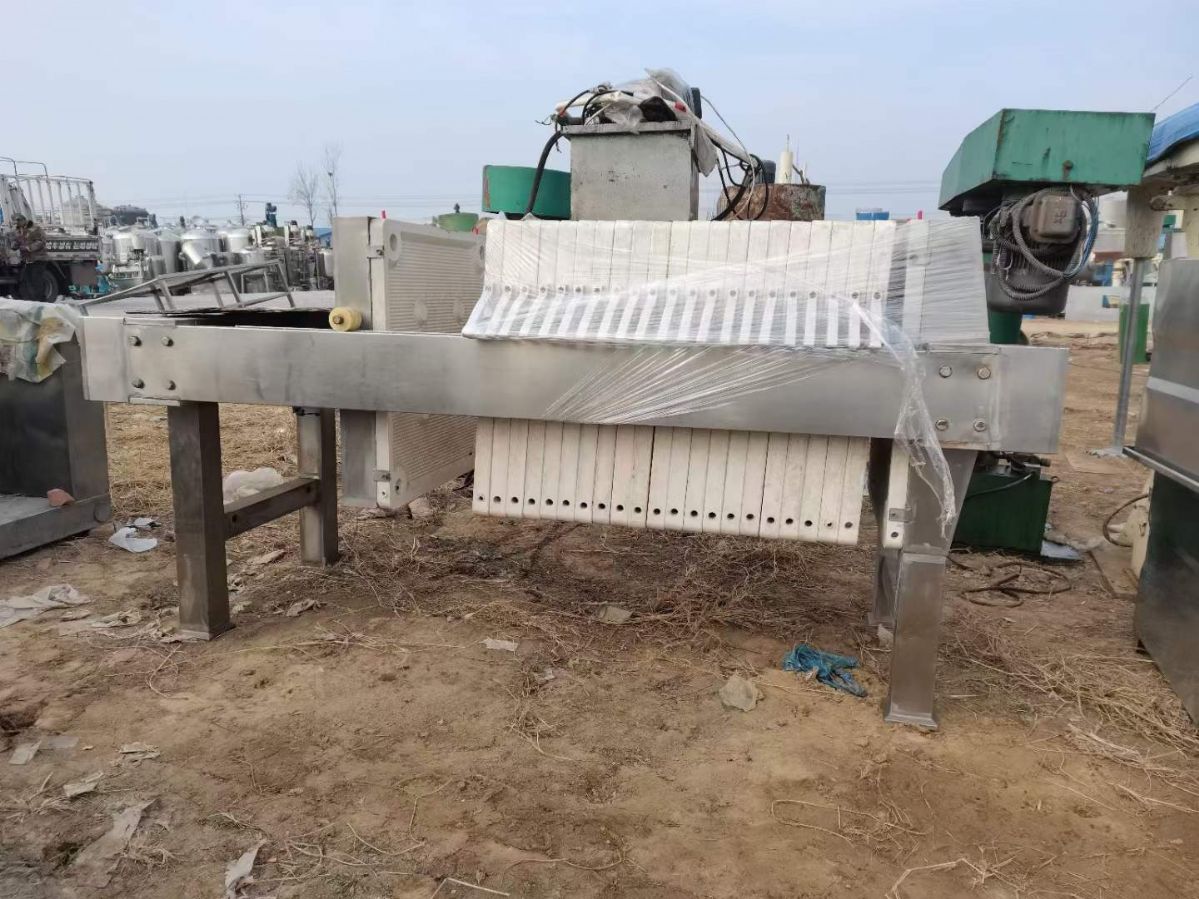 轉(zhuǎn)讓二手板框壓濾機(jī) 一臺(tái)40平方不銹鋼板框式壓濾機(jī)