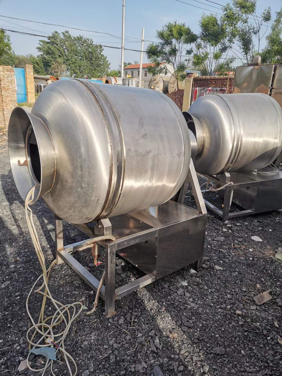 轉(zhuǎn)讓二手變頻滾揉機(jī) 兩臺(tái)500升220v真空變頻滾揉機(jī)
