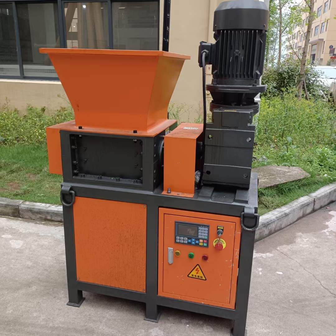 轉(zhuǎn)讓二手撕碎機(jī) 兩臺400型馬鞍山產(chǎn)單軸撕碎機(jī)