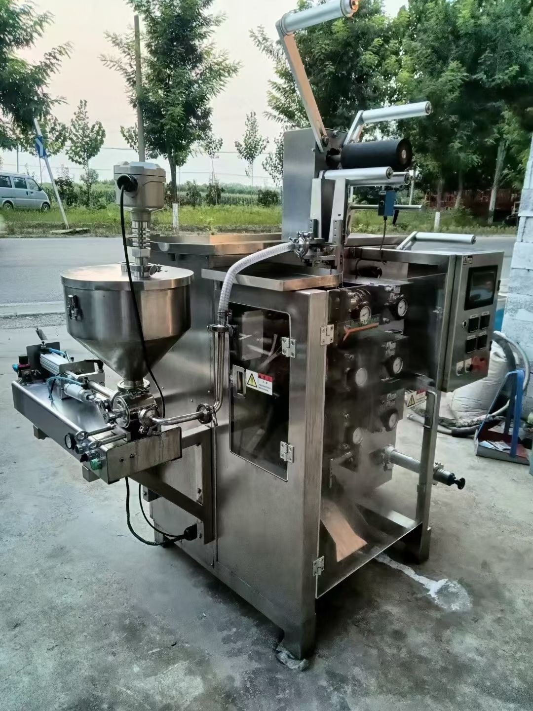 轉(zhuǎn)讓二手醬料包裝機 一臺Y L-150B型全自動醬料包裝機