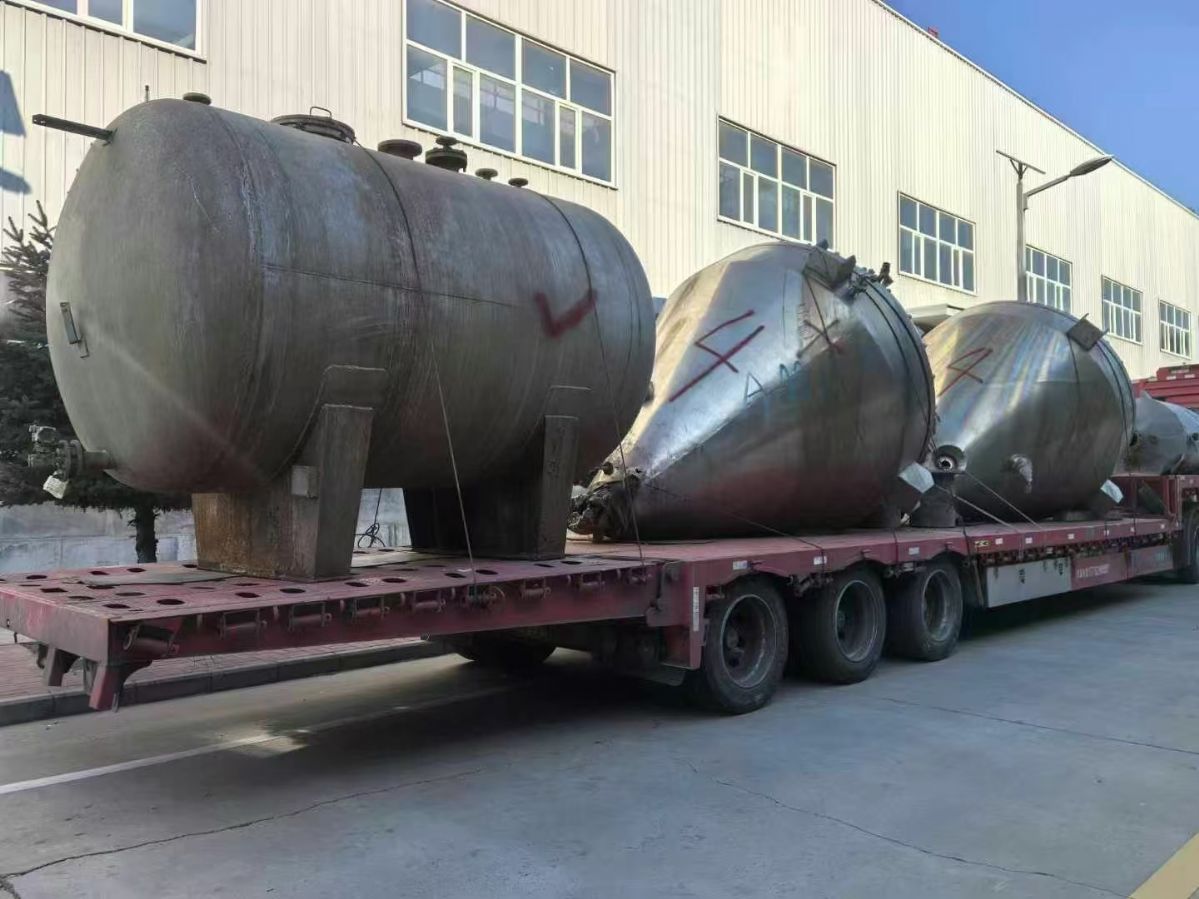 轉(zhuǎn)讓二手單錐干燥機(jī) 三臺容積7500L單錐螺帶真空干燥機(jī)
