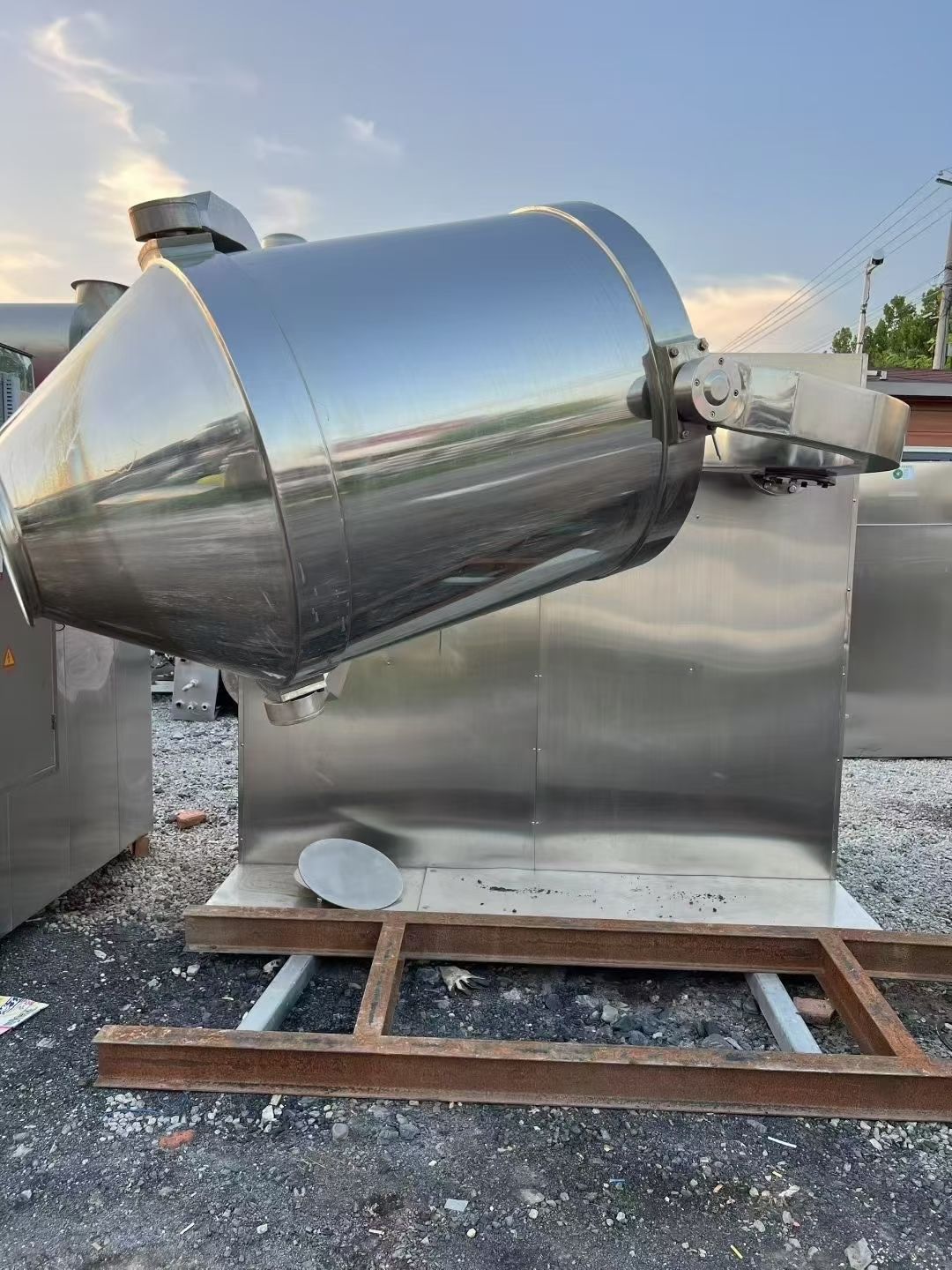 转让二手三维混合机 一台容积1500升高效三维运动混合机