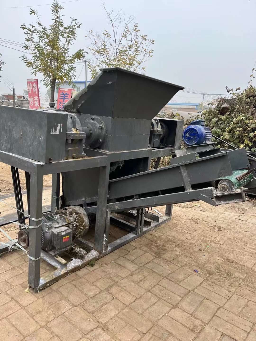 轉(zhuǎn)讓二手雙軸撕碎機(jī) 一臺(tái)600型雙軸滾刀撕碎機(jī)