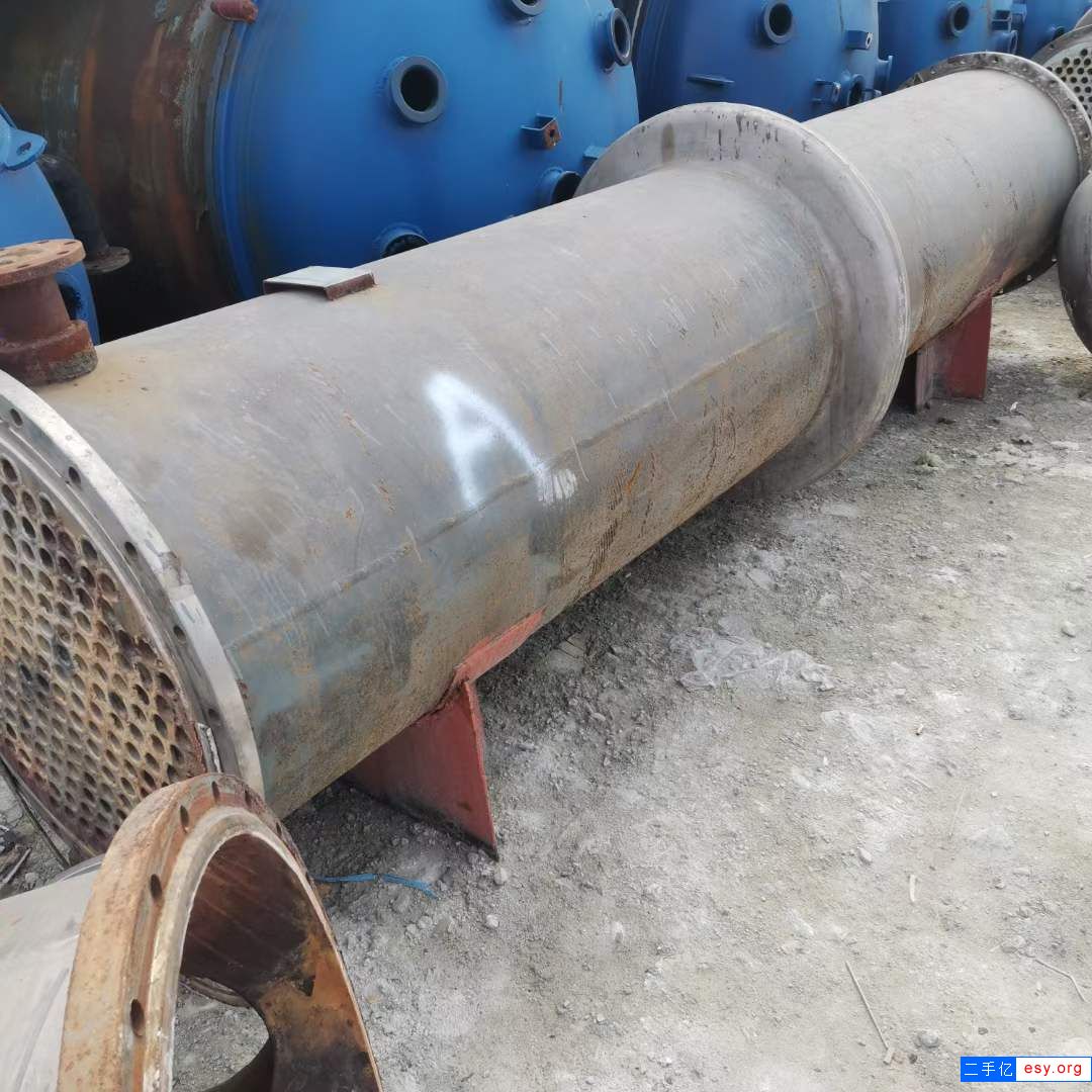 轉(zhuǎn)讓二手列管式冷凝器 2臺(tái)100平方316材質(zhì)高壓冷凝器