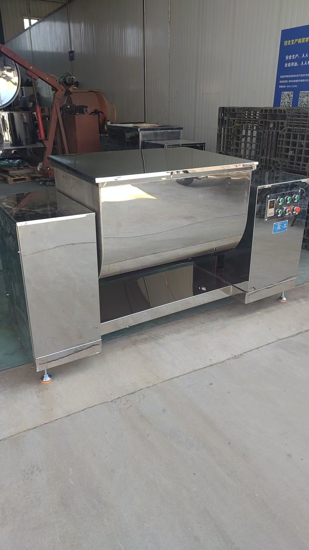 轉(zhuǎn)讓二手槽型混合機(jī) 一臺(tái)容積400升內(nèi)外拋光槽型混合機(jī)