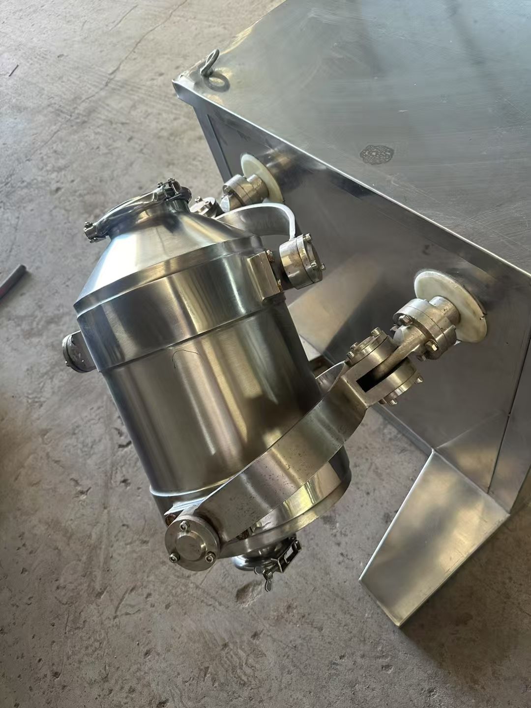 轉(zhuǎn)讓二手三維混合機 一臺容積20升實驗型三維運動混合機