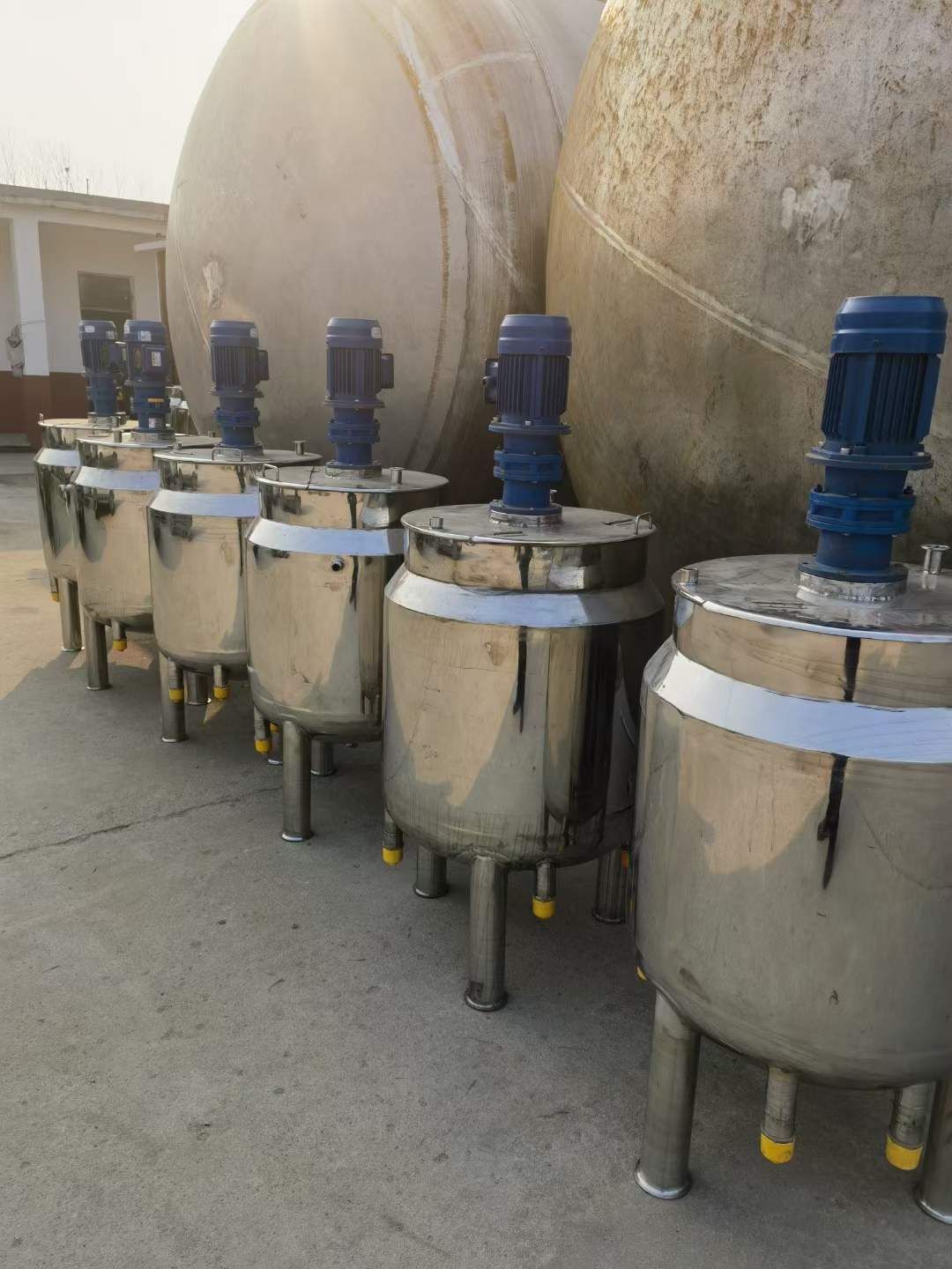 轉(zhuǎn)讓二手實(shí)驗(yàn)型攪拌罐 10臺(tái)200L外拋光電加熱攪拌罐