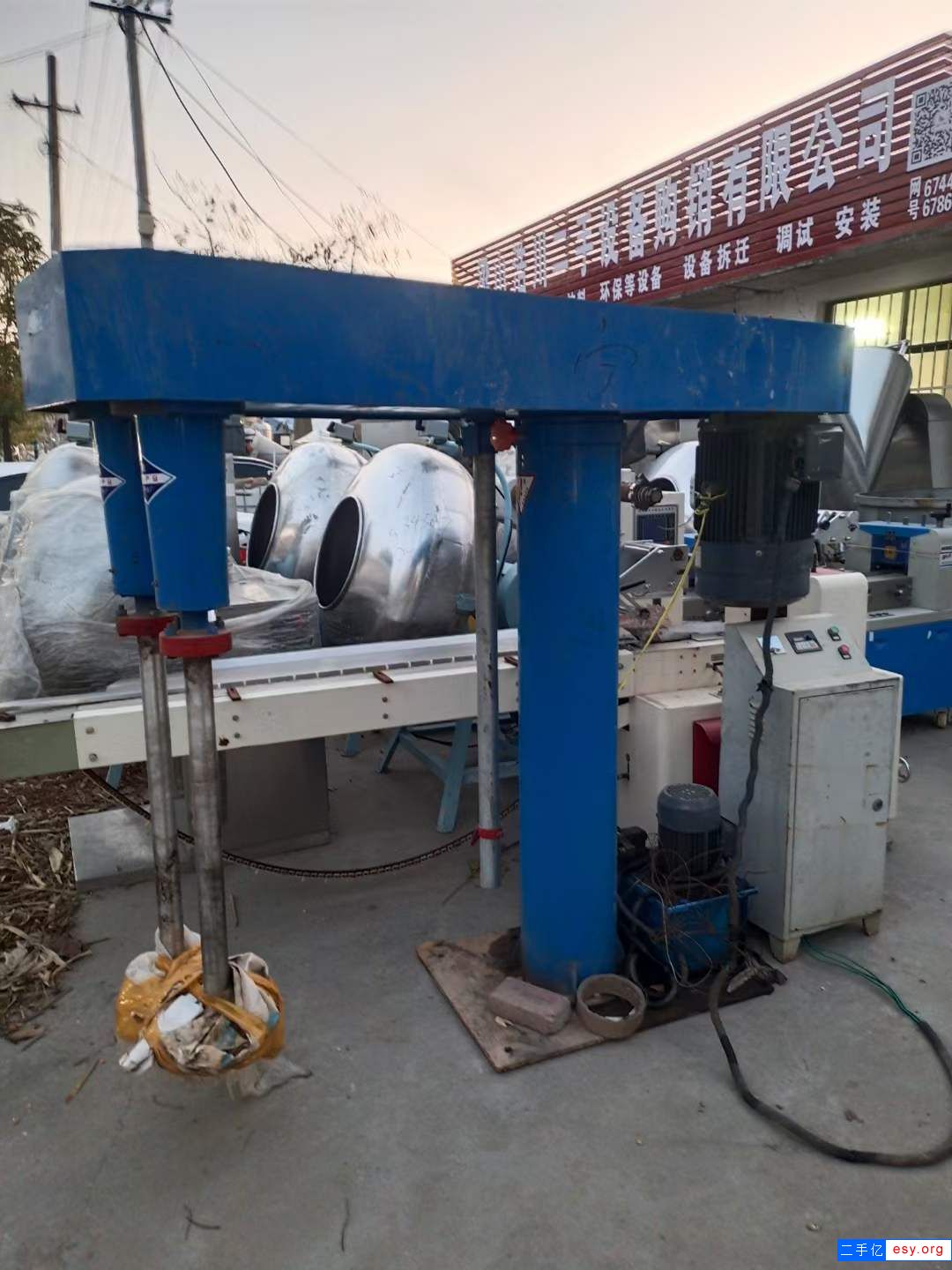 出售二手高速分散機(jī) 一臺(tái)22千瓦雙軸變頻分散機(jī)