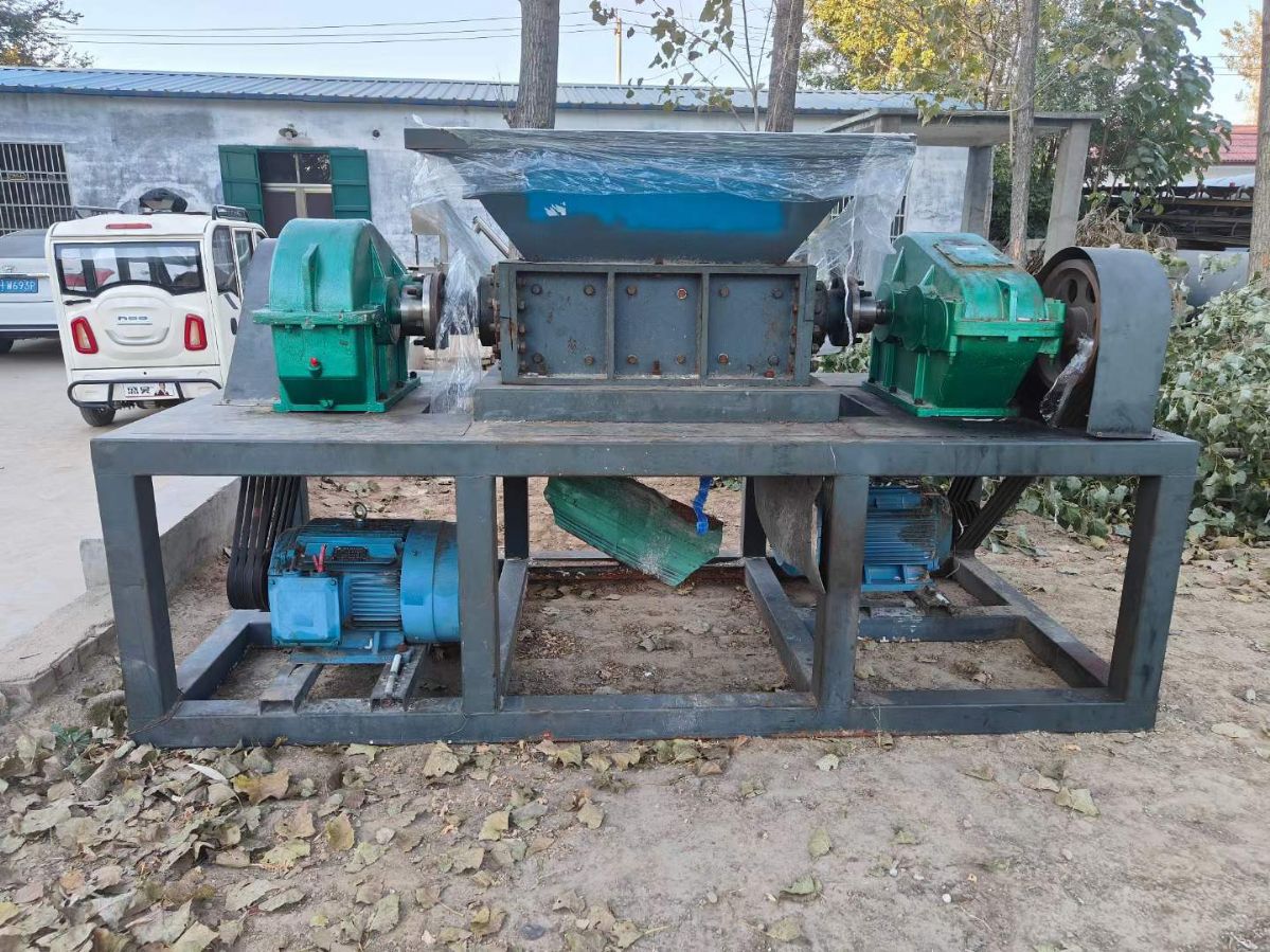 轉(zhuǎn)讓二手雙軸撕碎機(jī) 一臺800型雙電機(jī)22千瓦撕碎機(jī)