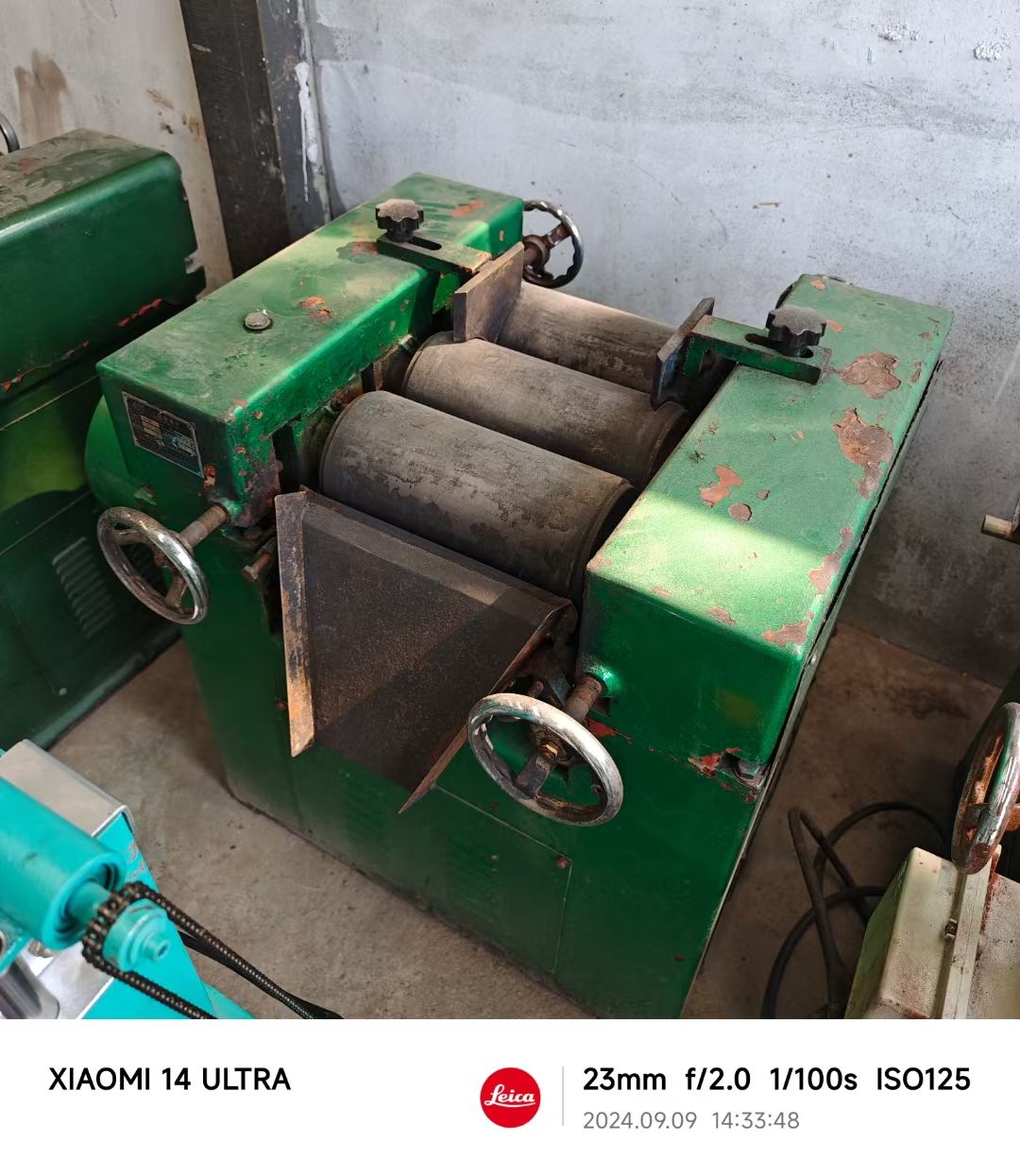 轉(zhuǎn)讓二手三輥研磨機(jī) 兩臺(tái)150型常州龍?chǎng)萎a(chǎn)三輥研磨機(jī)