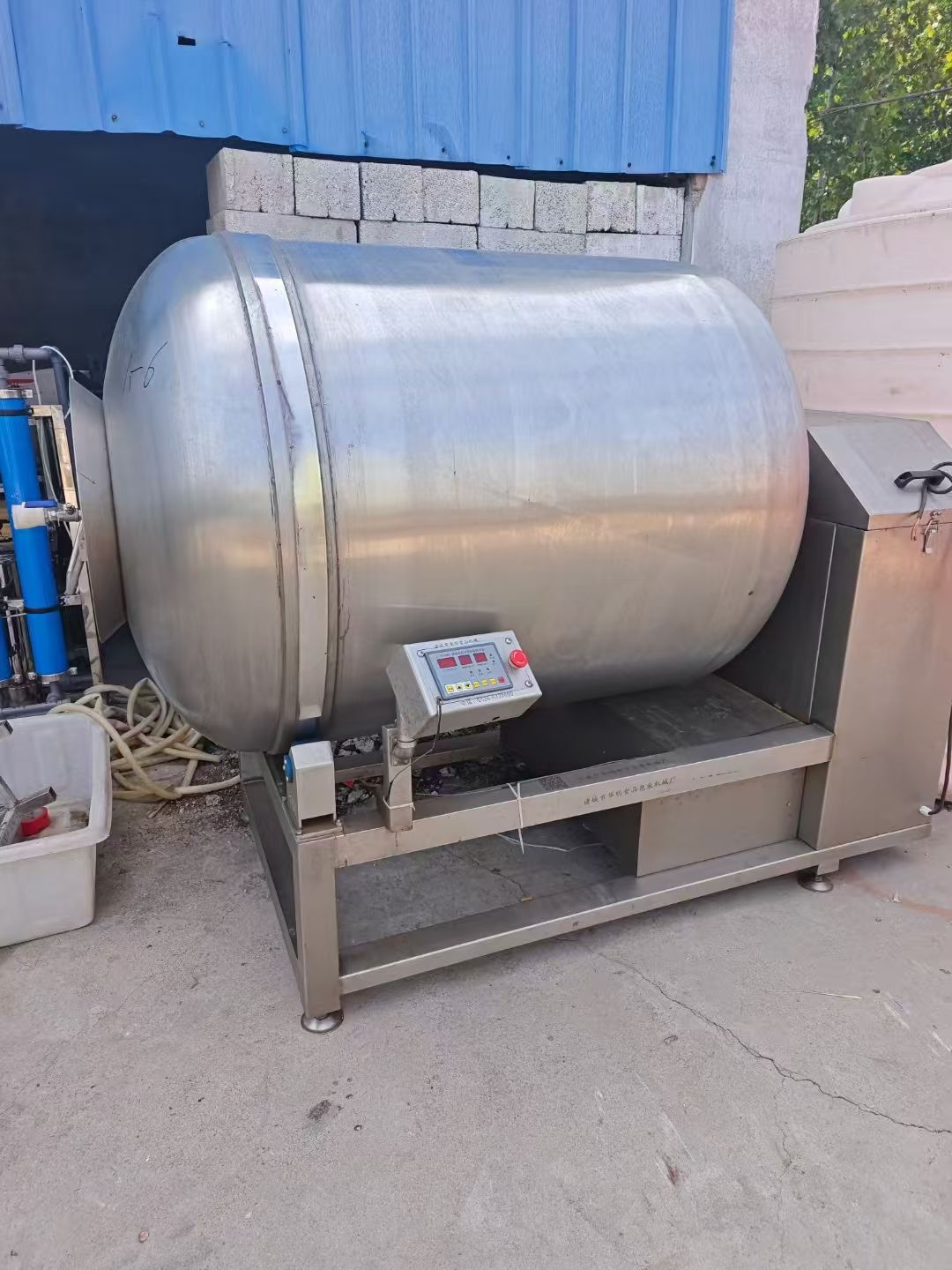 轉讓二手真空滾揉機 一臺容積1500L變頻調速真空滾揉機