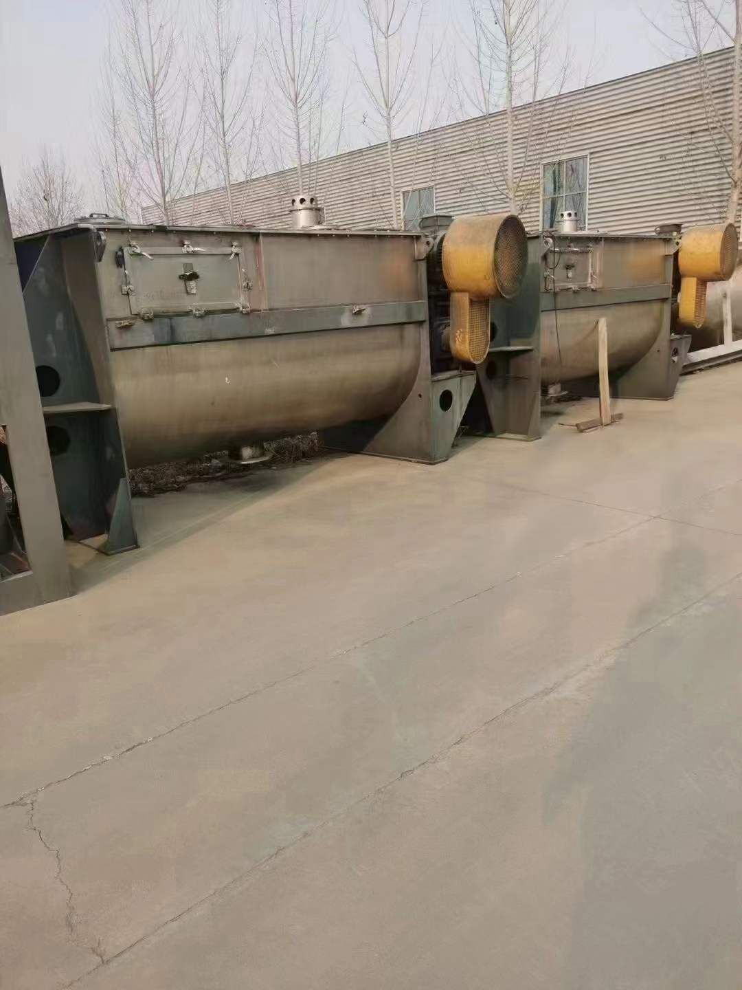 轉(zhuǎn)讓二手臥式混合機(jī) 一臺(tái)4000L55千瓦電機(jī)螺帶混合機(jī)