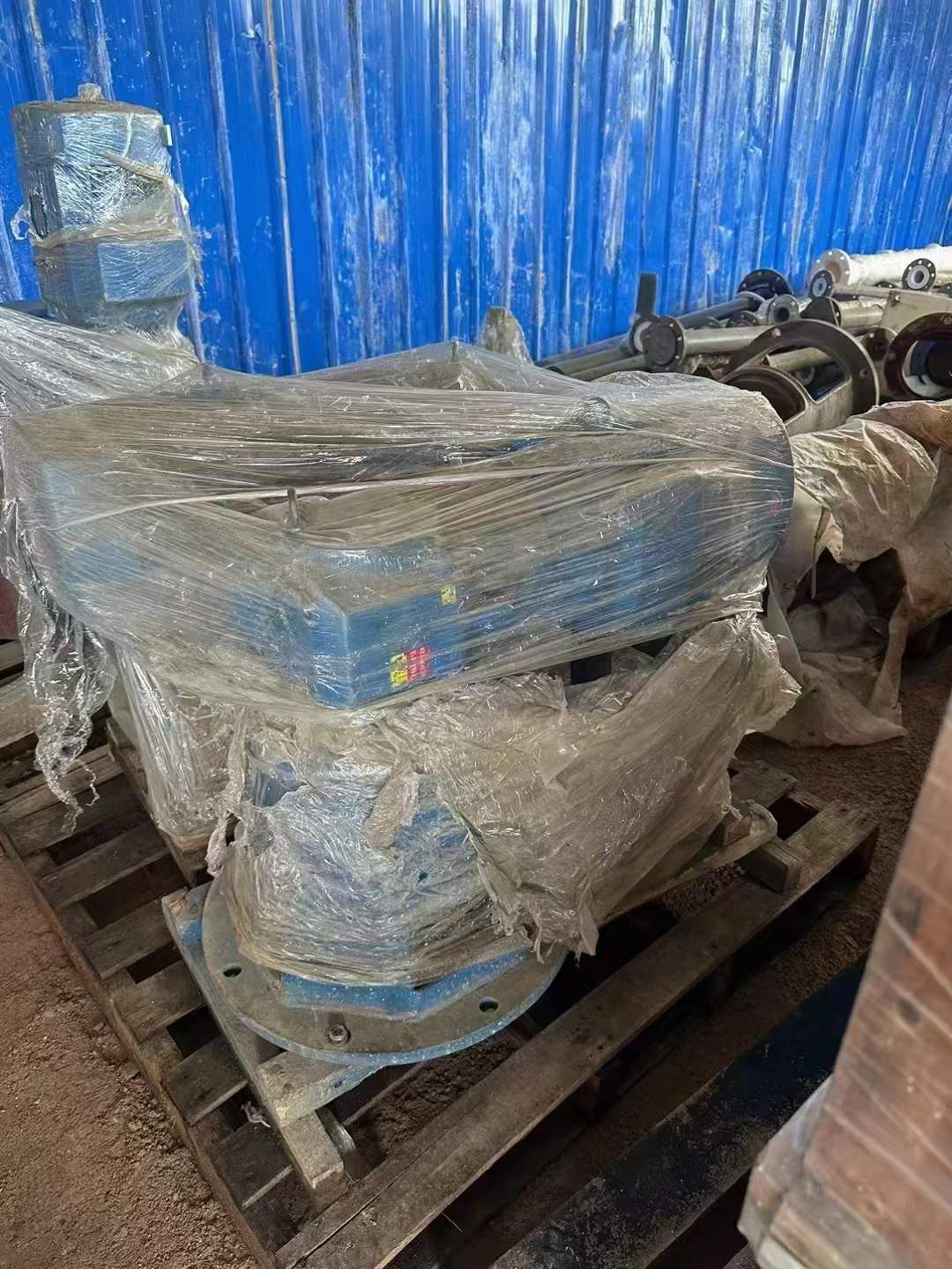 轉(zhuǎn)讓二手搪瓷反應(yīng)釜 14臺容積3000L未投料楊陽搪瓷反應(yīng)釜