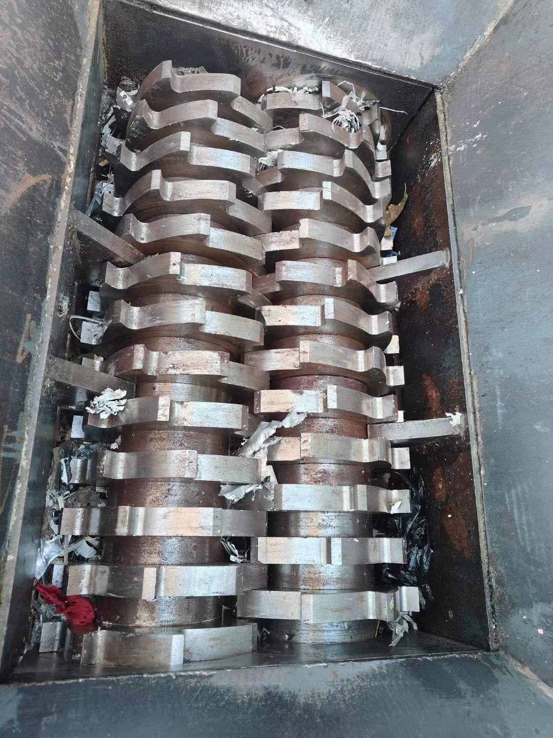 轉(zhuǎn)讓二手雙軸撕碎機(jī) 一臺800型雙電機(jī)22千瓦撕碎機(jī)