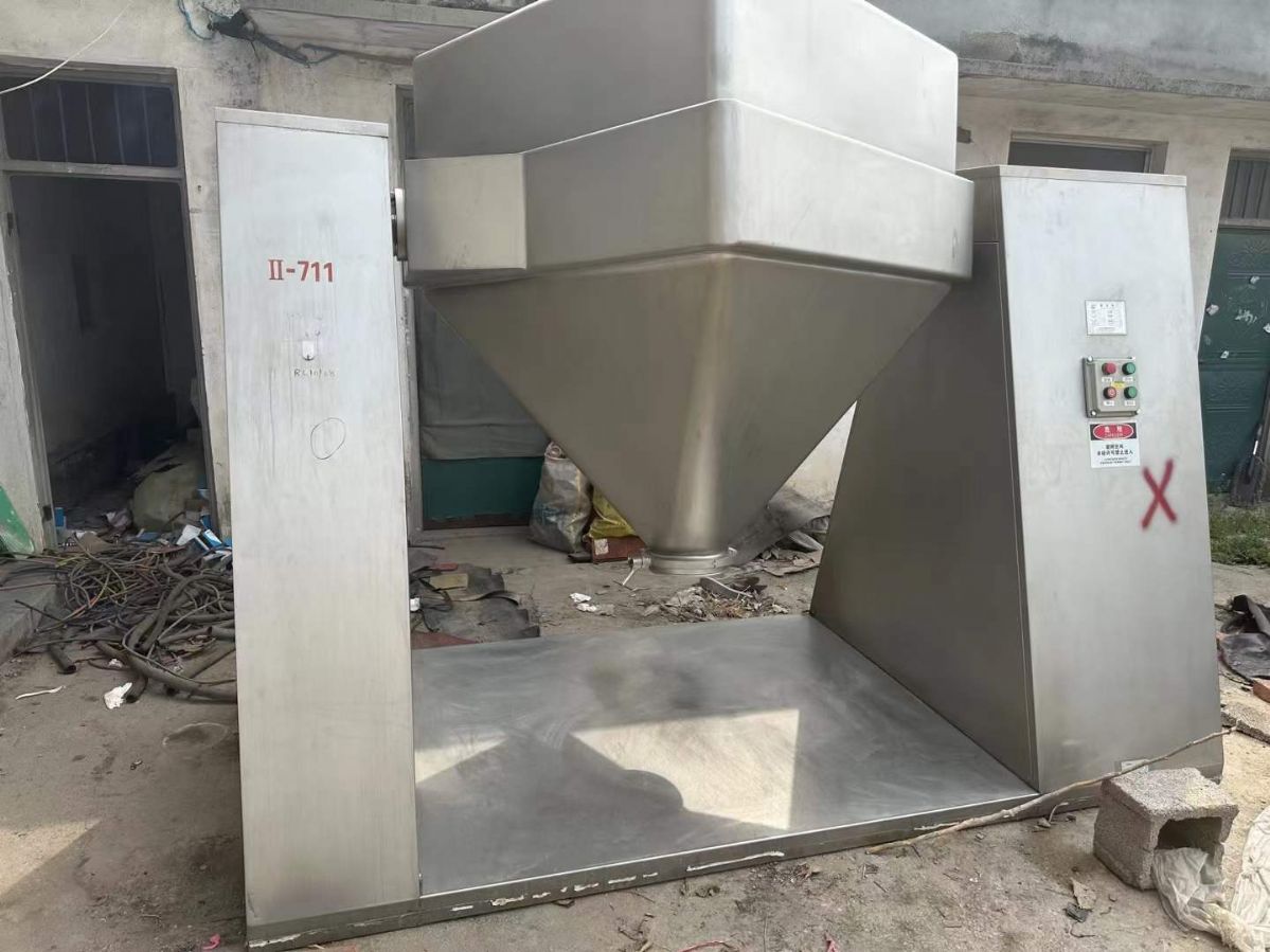 轉(zhuǎn)讓二手方錐混合機(jī) 一臺(tái)容積1500L浙江小倫產(chǎn)方錐混合機(jī)