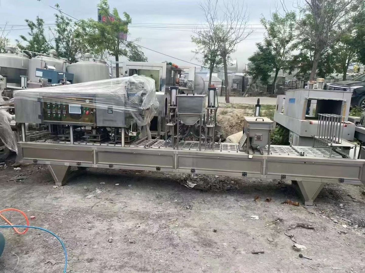 轉(zhuǎn)讓二手口杯灌裝機(jī) 兩臺(tái)一排4口32口徑口杯灌裝機(jī)