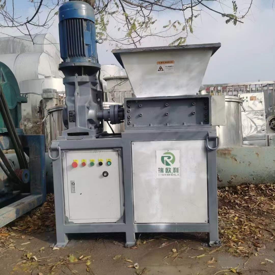 轉(zhuǎn)讓二手撕碎機(jī) 一臺(tái)400型變頻調(diào)速高效撕碎機(jī)