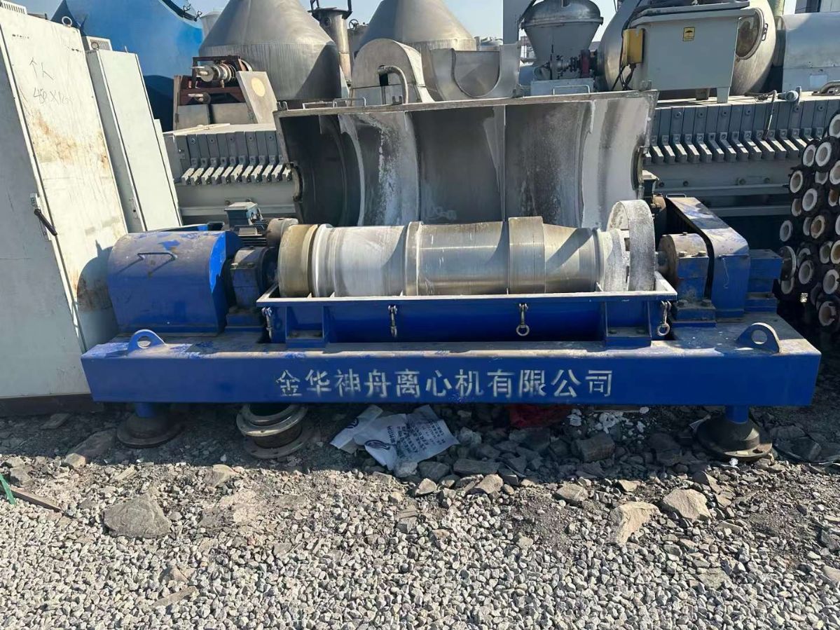 轉讓二手臥螺離心機 兩臺450型臥式螺旋沉降離心機