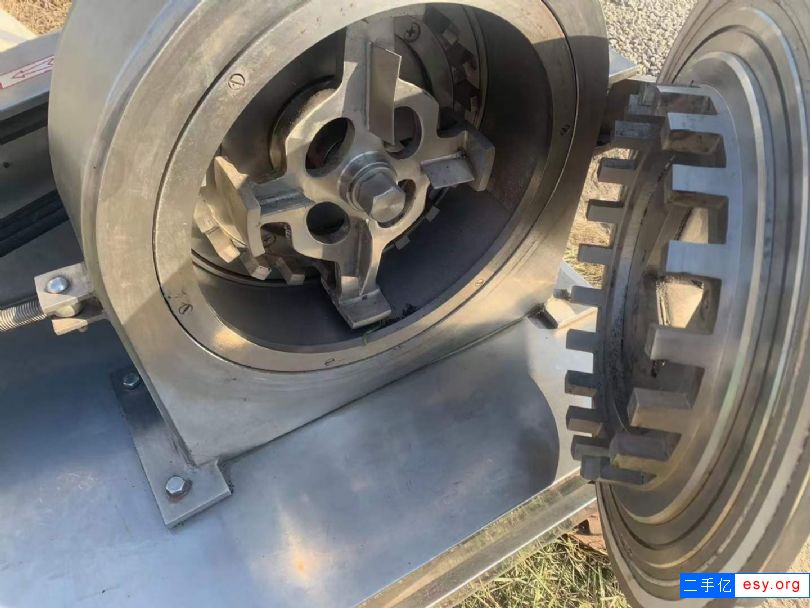 轉(zhuǎn)讓二手不銹鋼粉碎機(jī) 一套420型風(fēng)選式粉碎機(jī)組