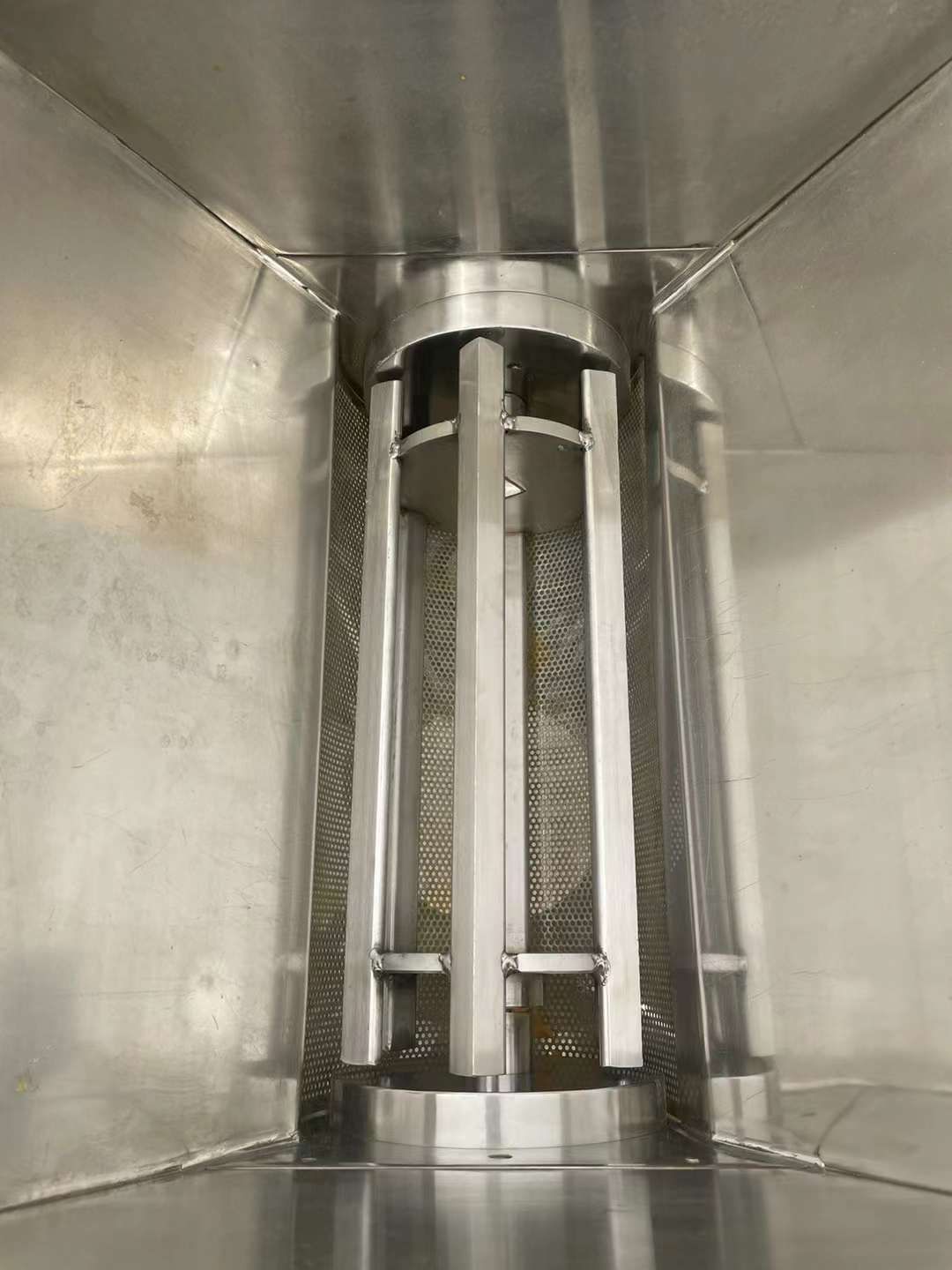 轉(zhuǎn)讓二手搖擺顆粒機 一臺160型不銹鋼搖擺顆粒機