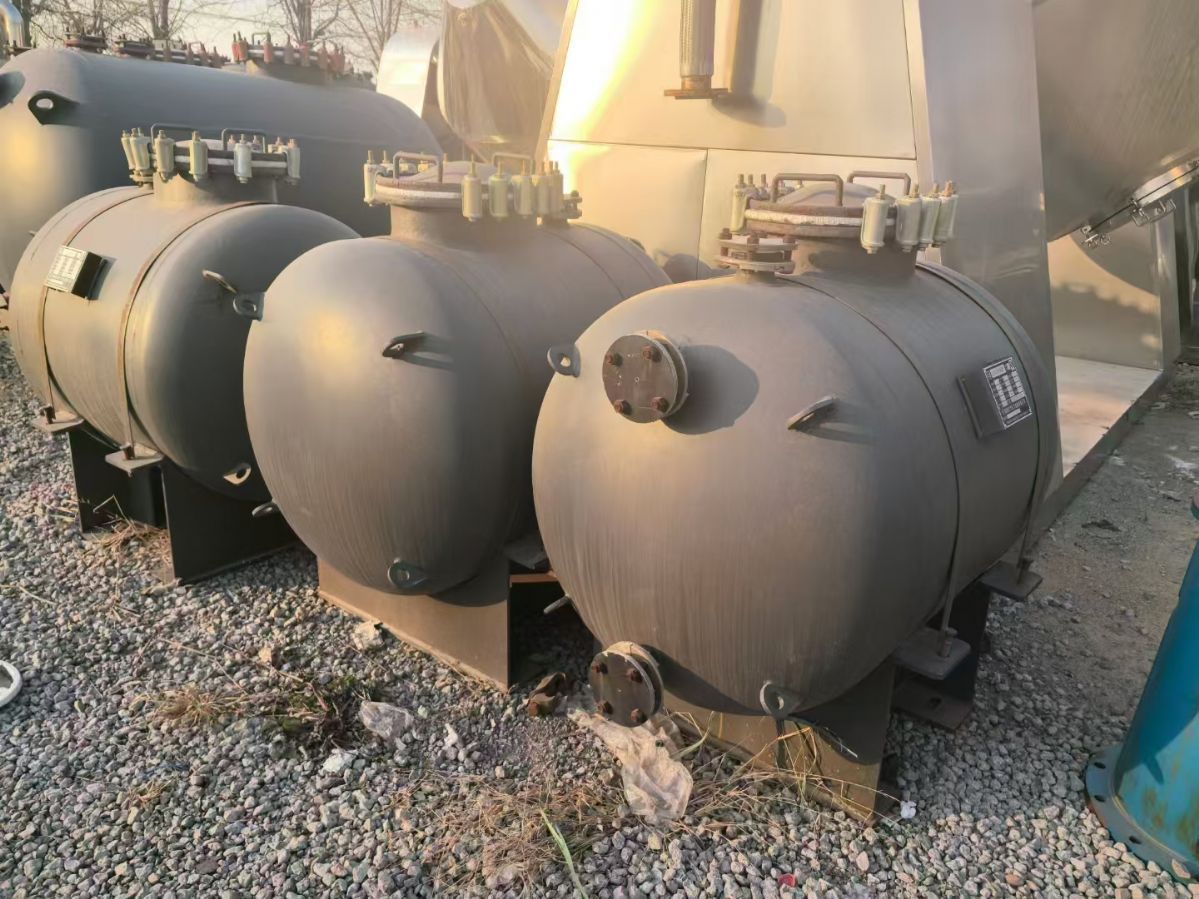 转让二手搪瓷储罐 五台容积500L卧式搪玻璃搪瓷储罐