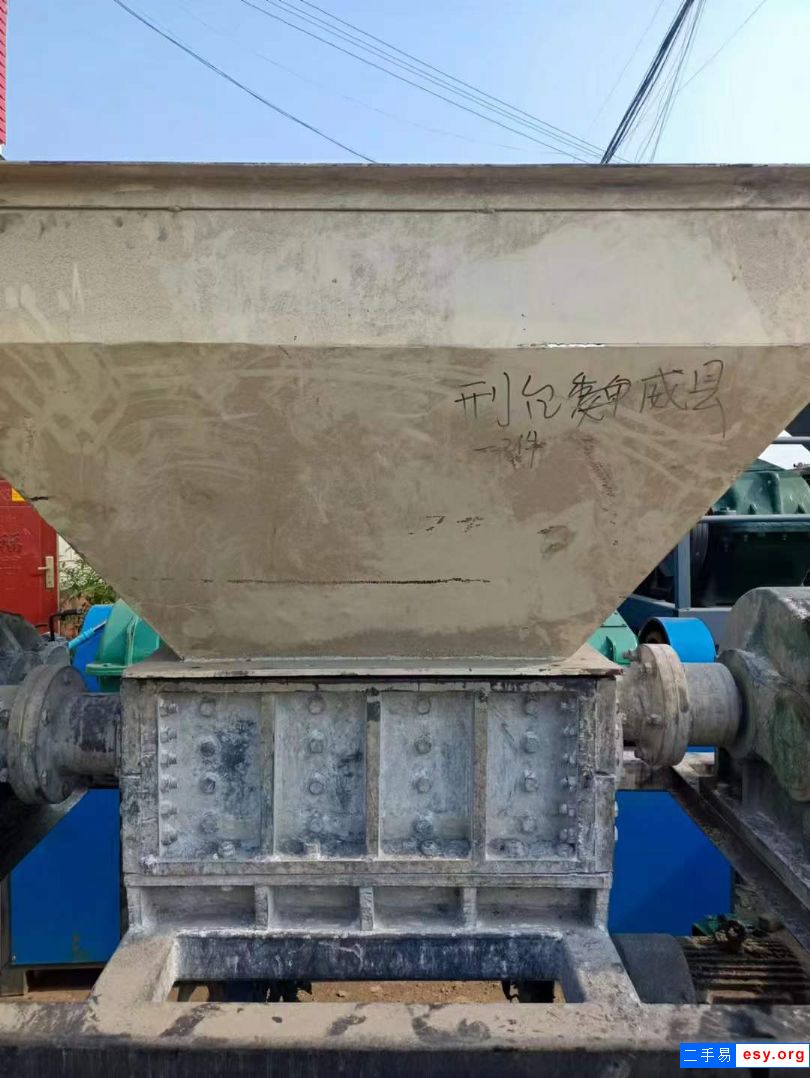 轉(zhuǎn)讓二手撕碎機 一臺650型福利產(chǎn)重型撕碎機