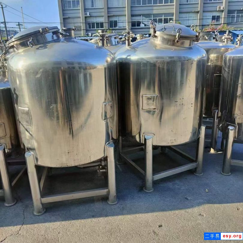 轉(zhuǎn)讓二手壓力儲罐 500L-800L共130臺封頭儲罐