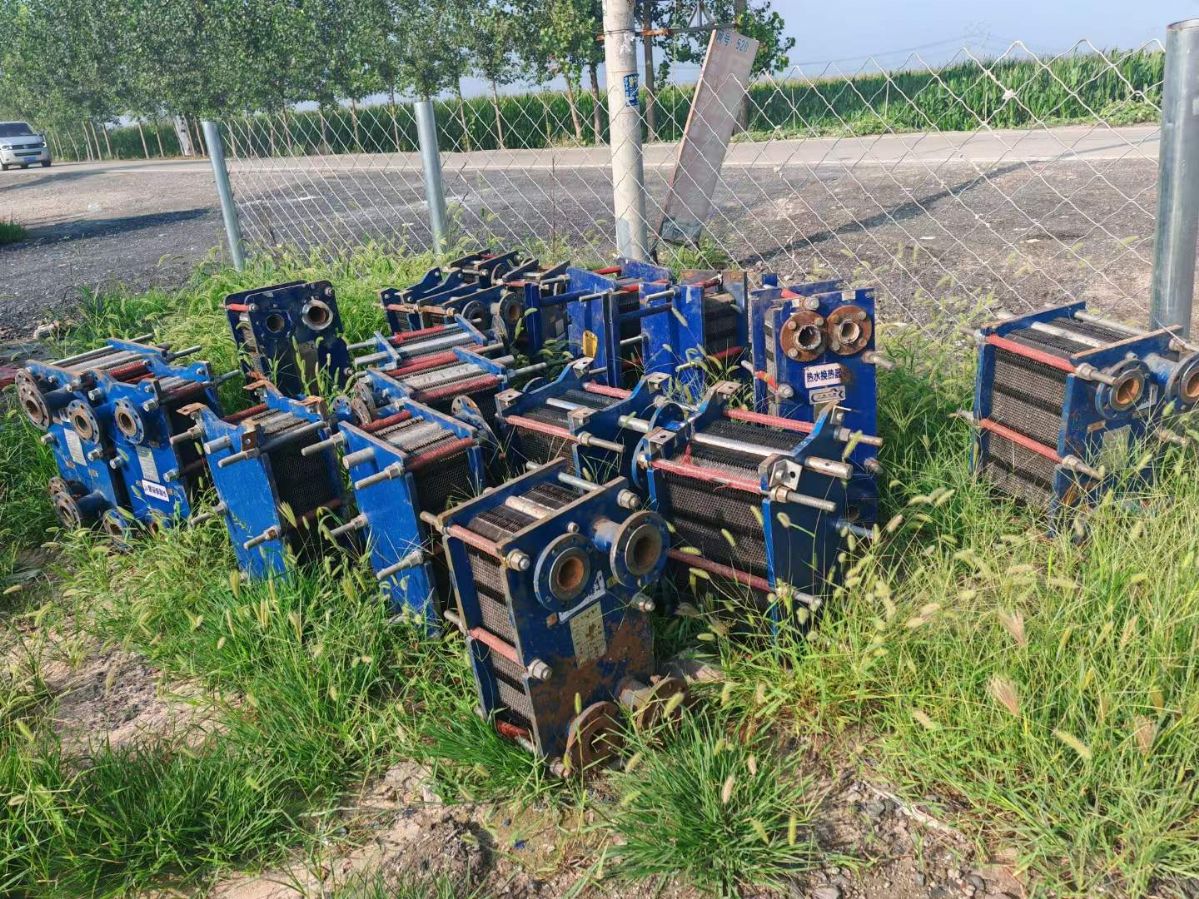 轉(zhuǎn)讓二手板式換熱器 7平方-14平方半不銹鋼板式換熱器