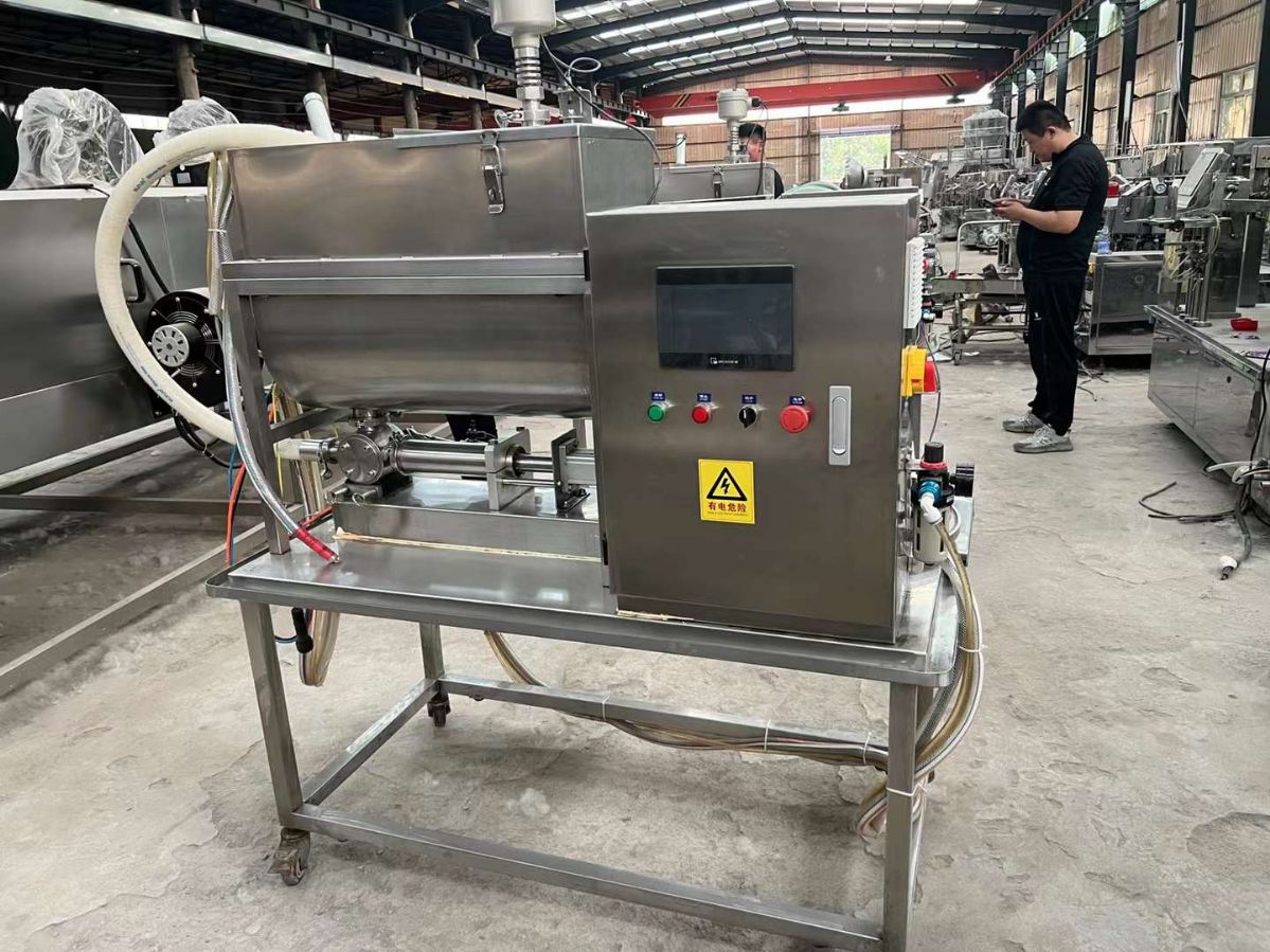 轉(zhuǎn)讓二手給袋式包裝機(jī) 兩臺(tái)液體給袋式包裝機(jī) 配伺服罐裝機(jī)