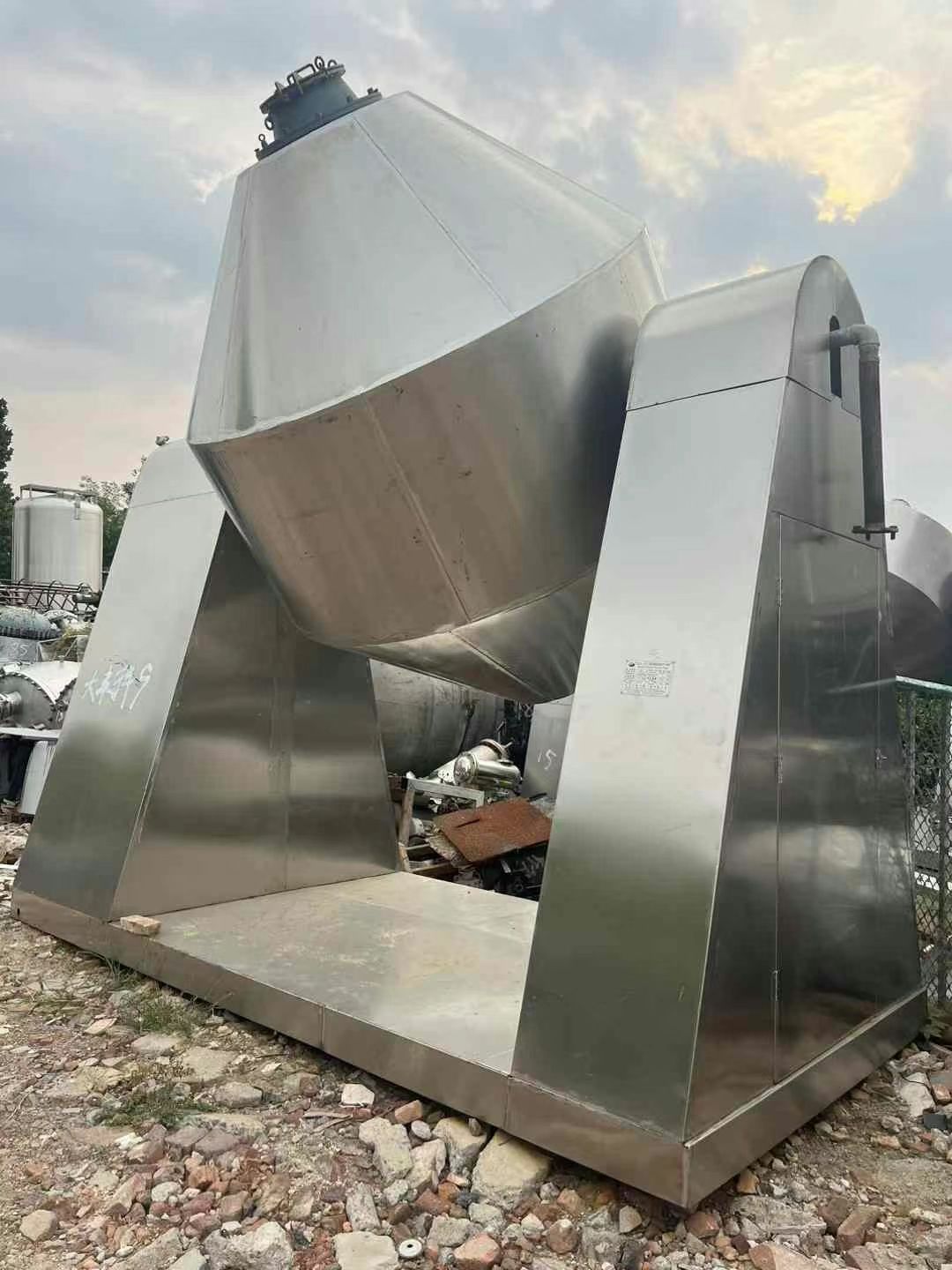轉(zhuǎn)讓二手雙錐干燥機 一臺容積5000L材質(zhì)316L不銹鋼回轉(zhuǎn)雙錐干燥機