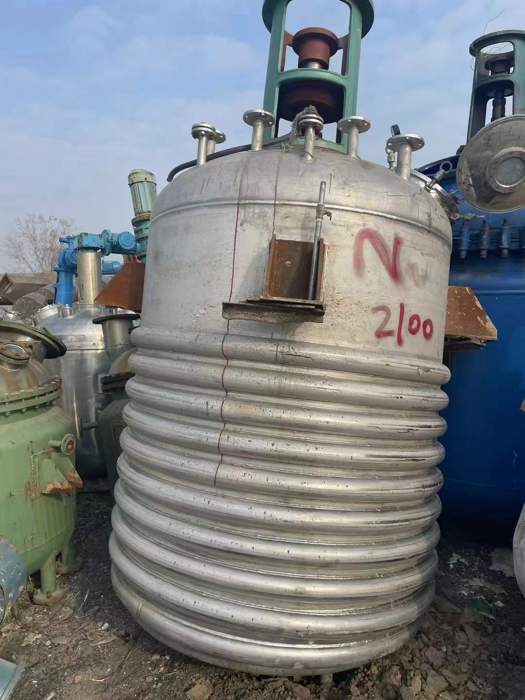 轉(zhuǎn)讓二手不銹鋼反應(yīng)釜 一臺3000L外盤管不銹鋼反應(yīng)釜