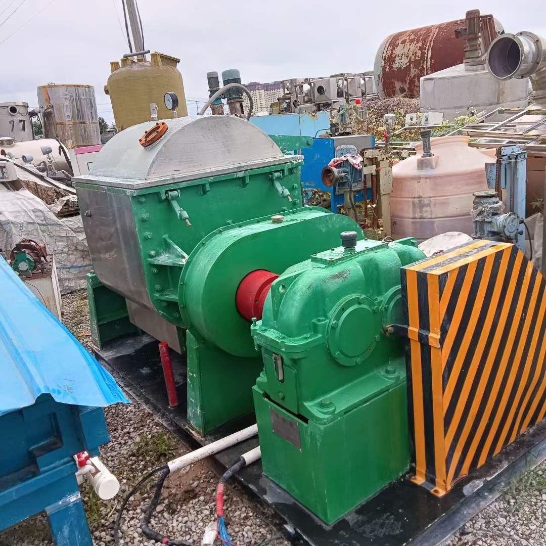 轉(zhuǎn)讓二手真空捏合機(jī) 一臺(tái)容積600L液壓翻缸出料捏合機(jī)