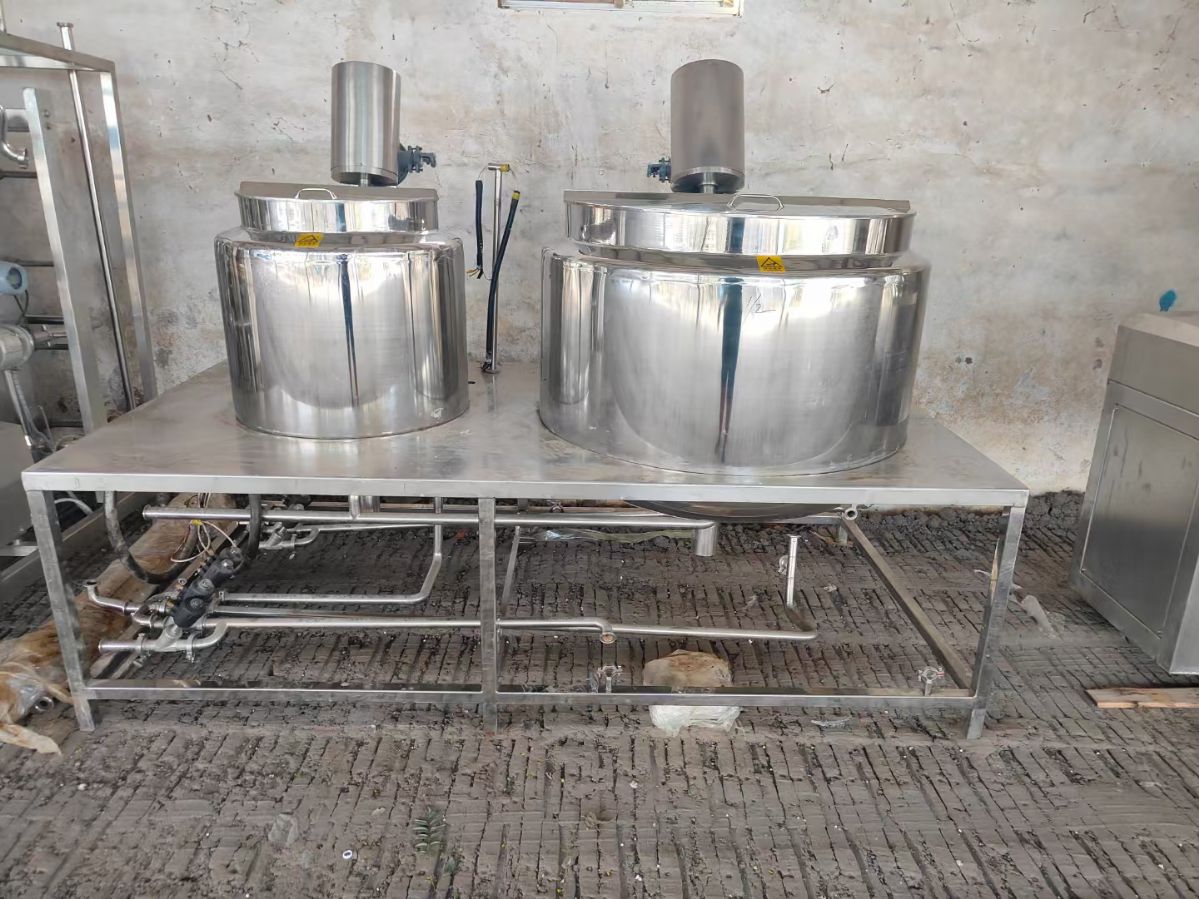 轉(zhuǎn)讓二手真空乳化機 一套容積600L材質(zhì)316L谷地產(chǎn)真空均質(zhì)乳化機