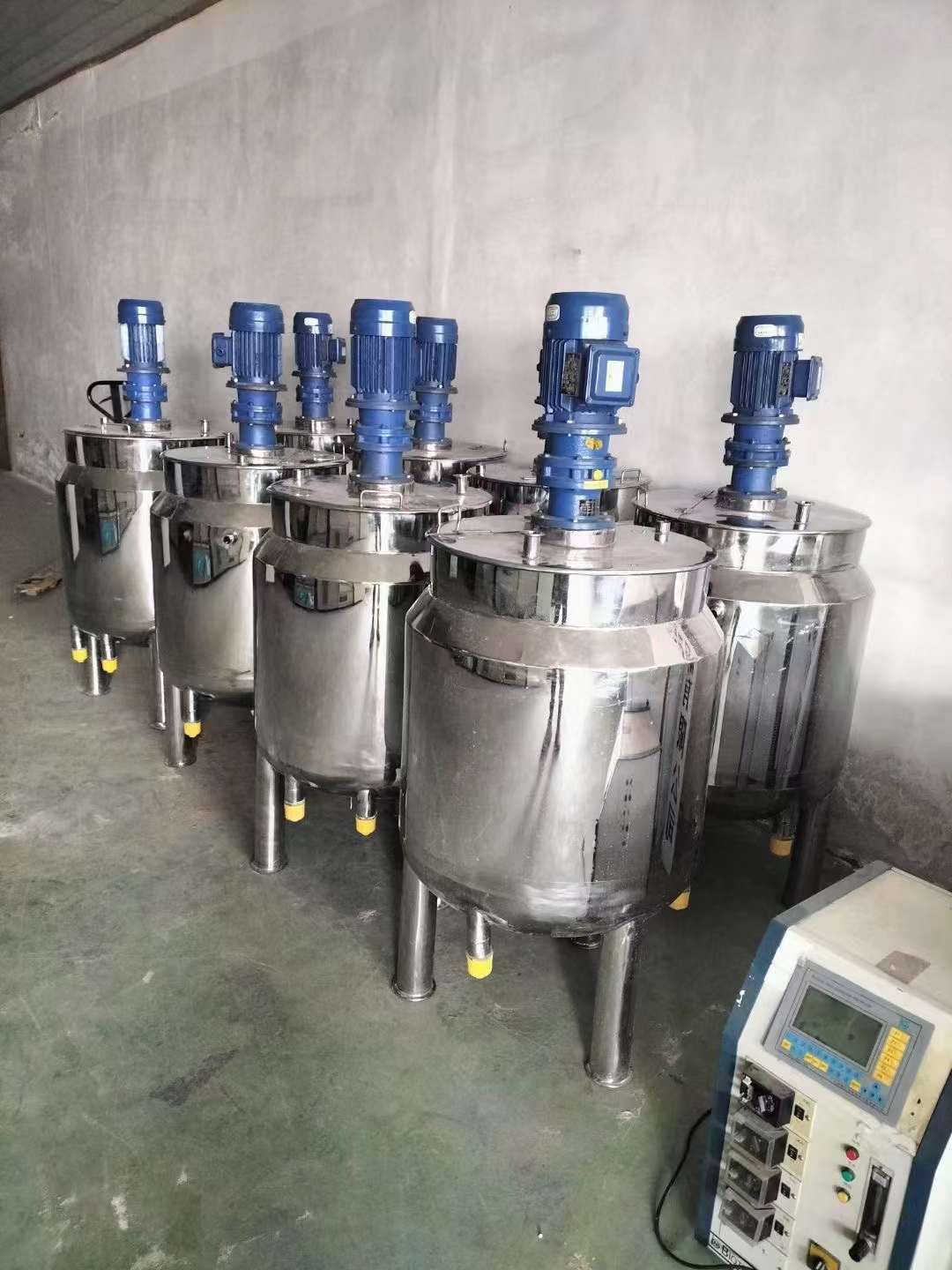 轉(zhuǎn)讓二手外拋光攪拌罐 10臺(tái)200L電加熱拋光攪拌罐